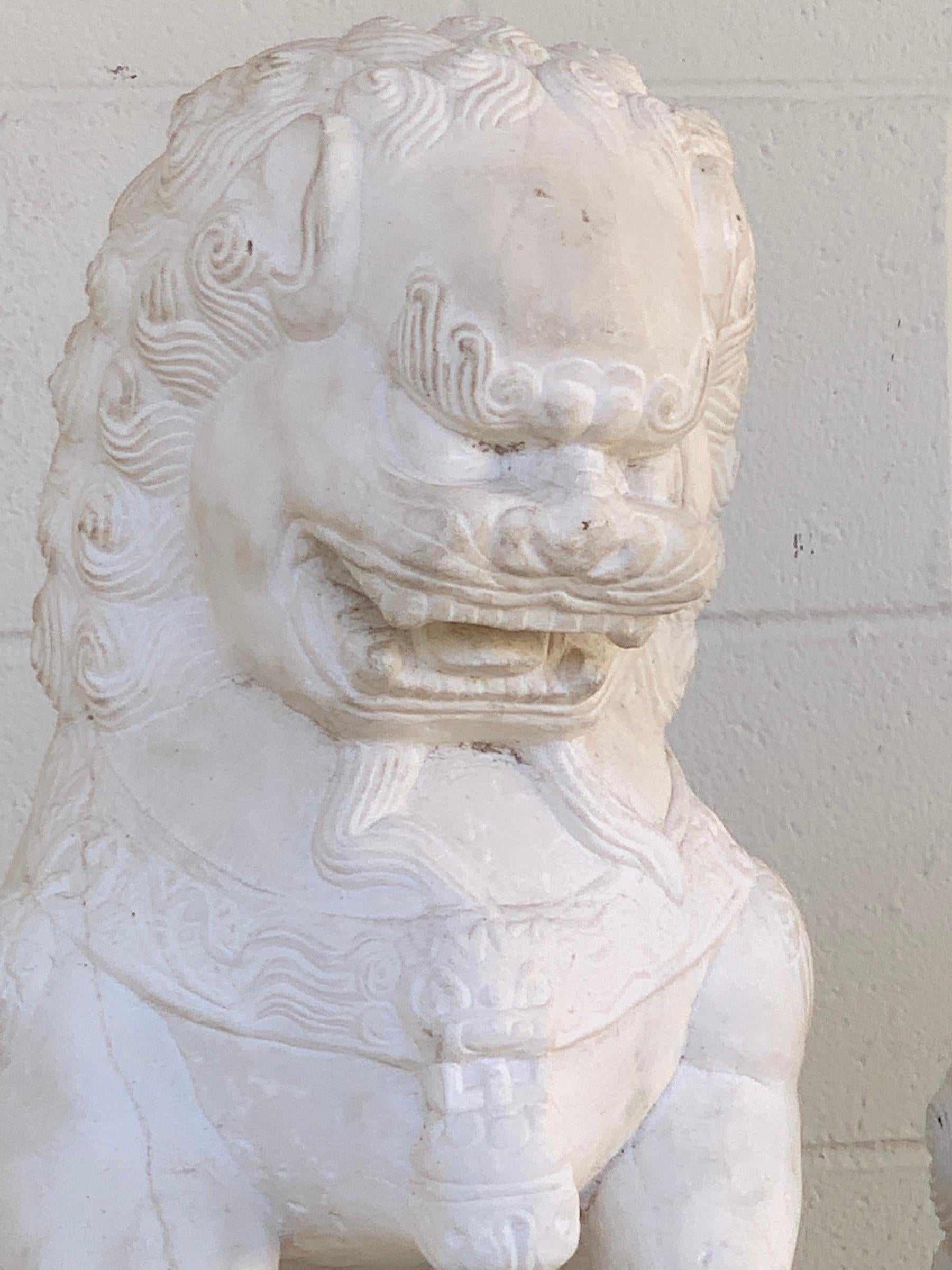 Fine Pair of Chinese Export Marble Seated Foo Dogs In Good Condition For Sale In West Palm Beach, FL