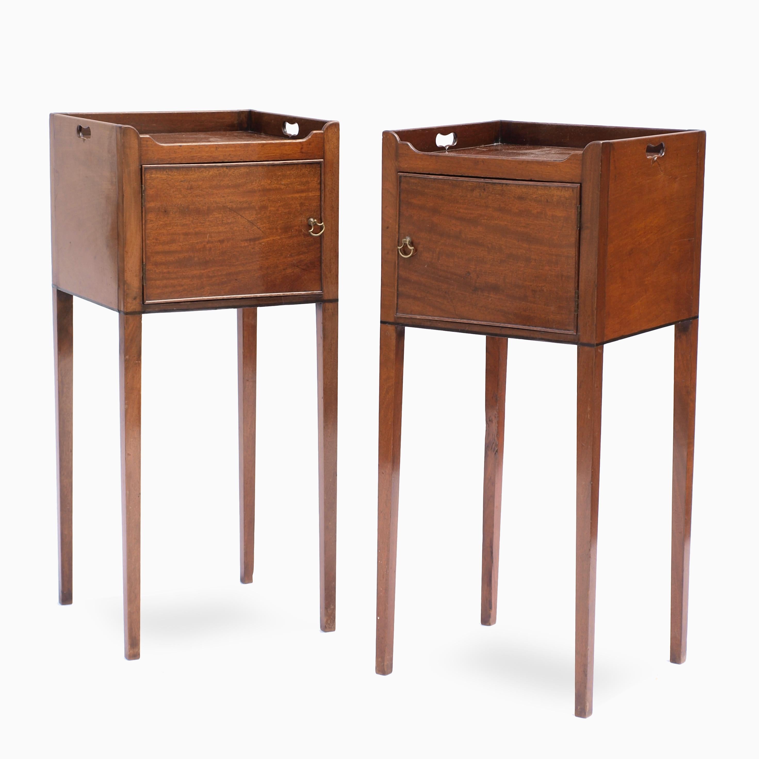 Fine Pair of Chippendale Period Mahogany Bedside Cabinets 3