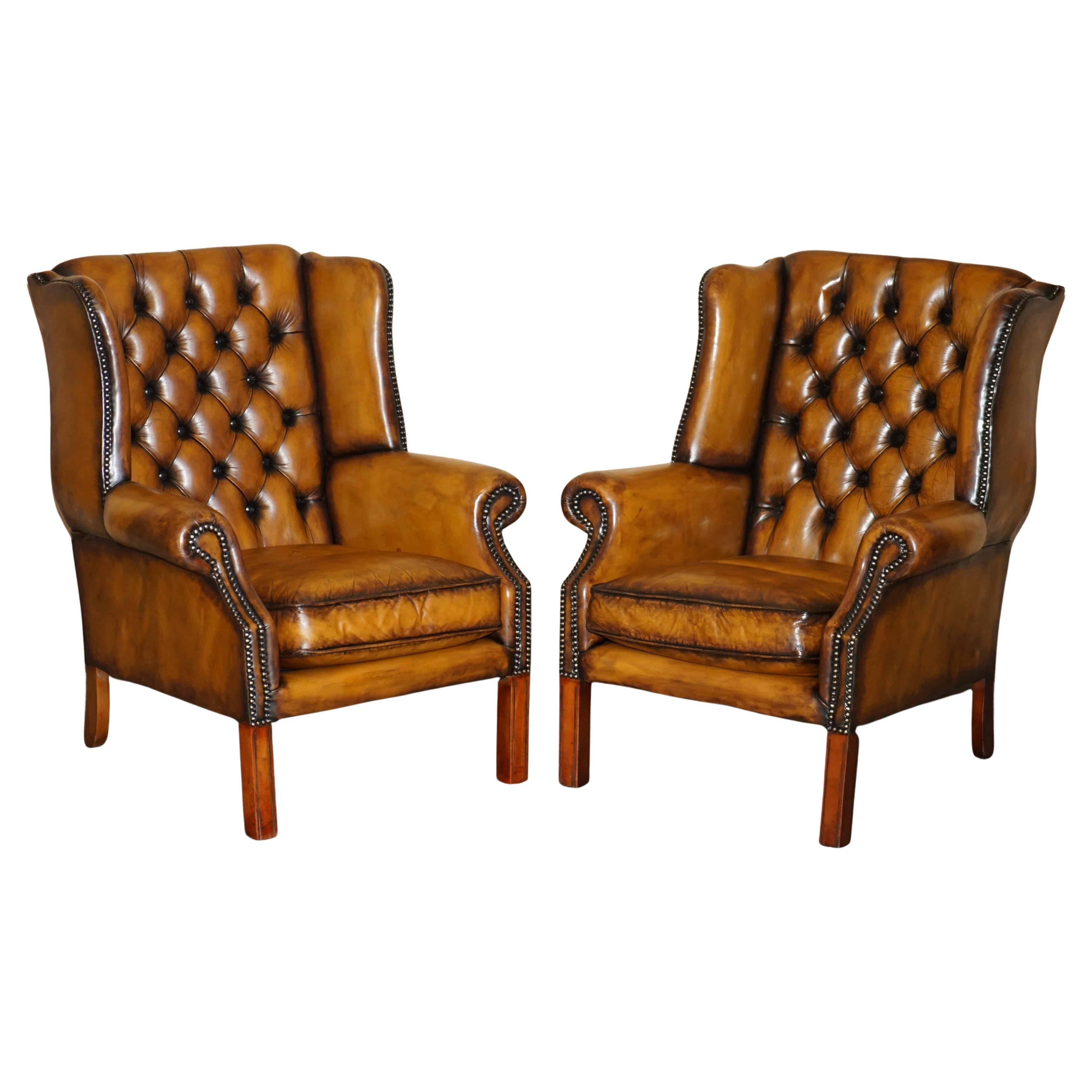 fino par de cómodos sillones de cuero marrón restaurados chesterfield con respaldo blando
