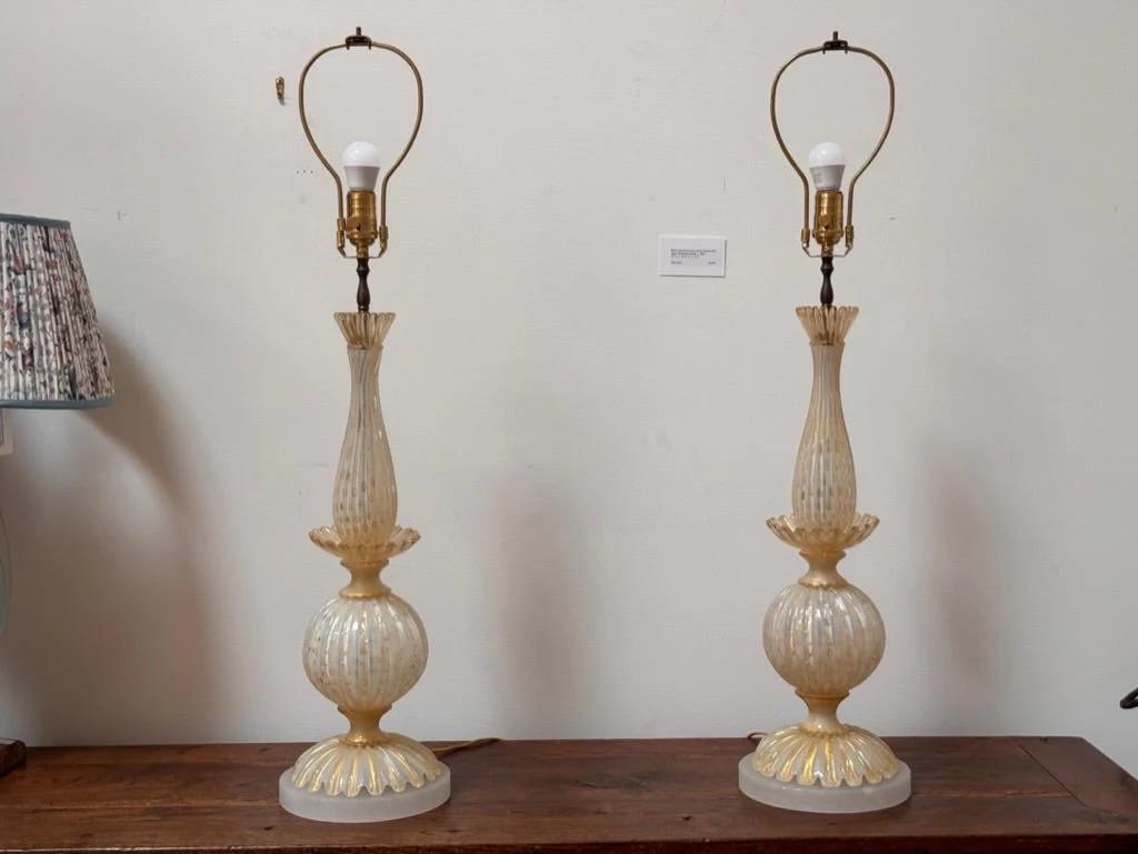 Fino par de lámparas de Murano Blanco Crema, c. 1960 siglo XX en venta