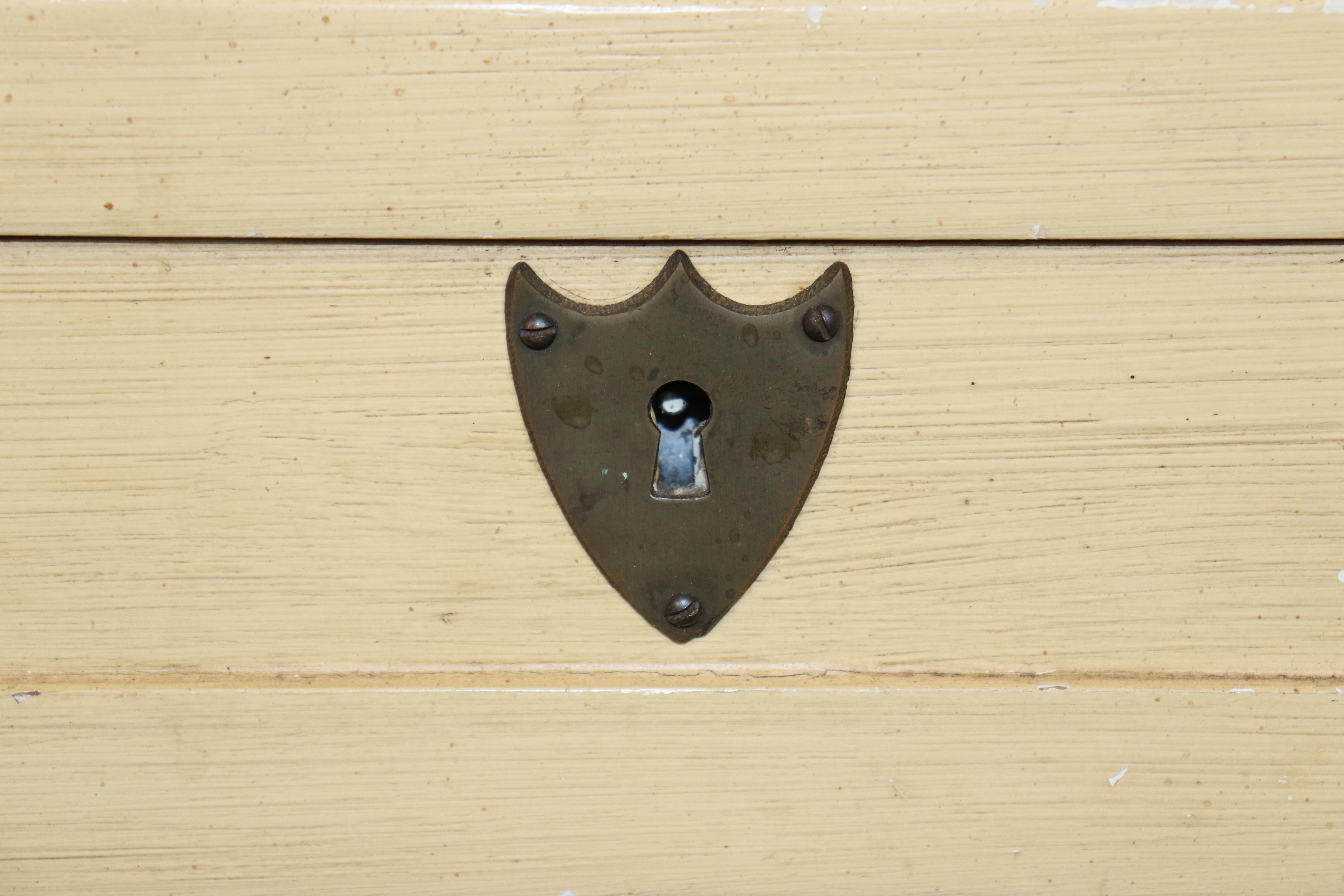 Fine Pair of Creme Painted French Directoire Style Commodes For Sale 5