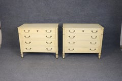 Paire de commodes françaises de style Directoire peintes à la crème