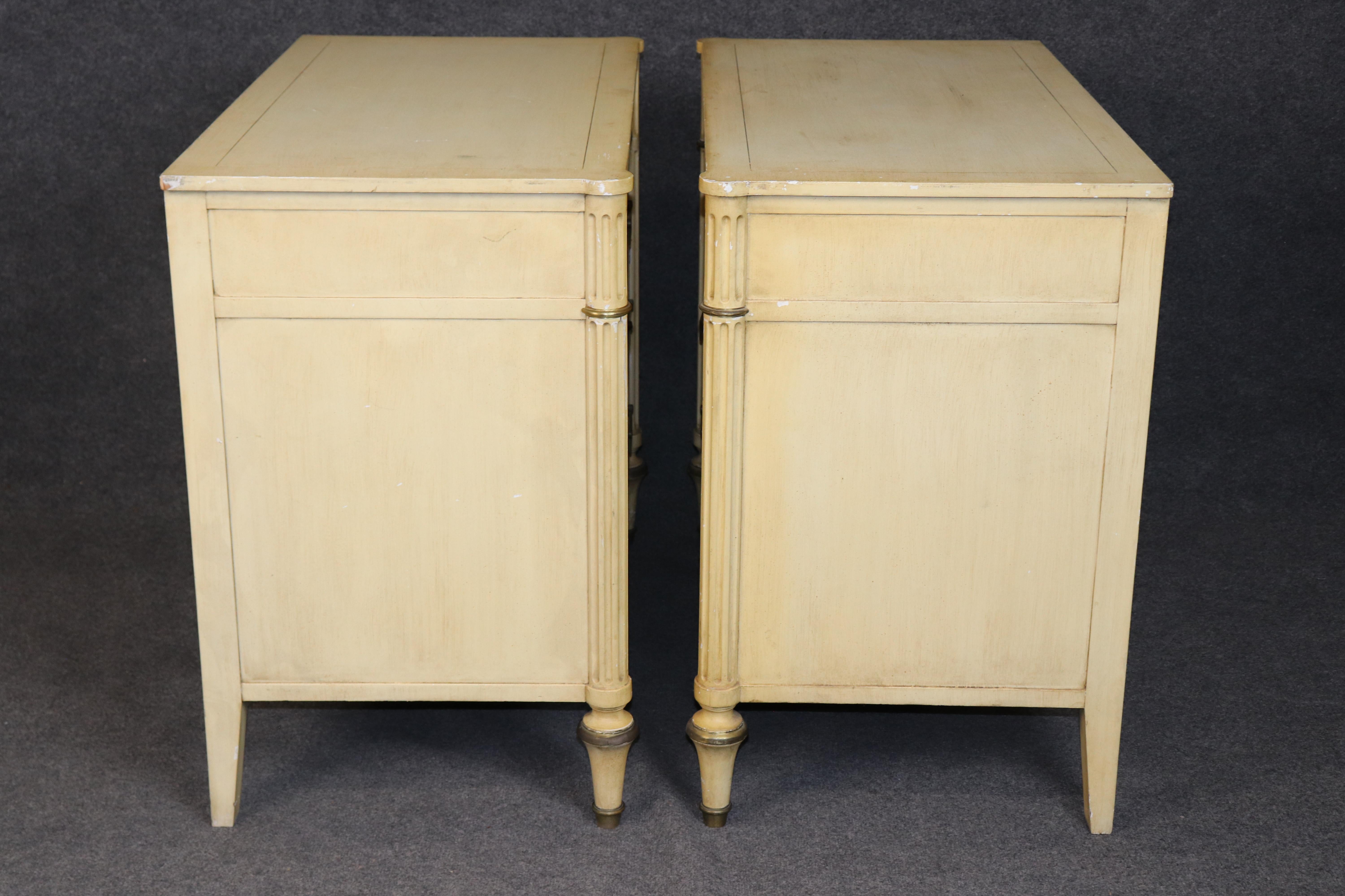 Fine Pair of Creme Painted French Directoire Style Commodes In Good Condition For Sale In Swedesboro, NJ