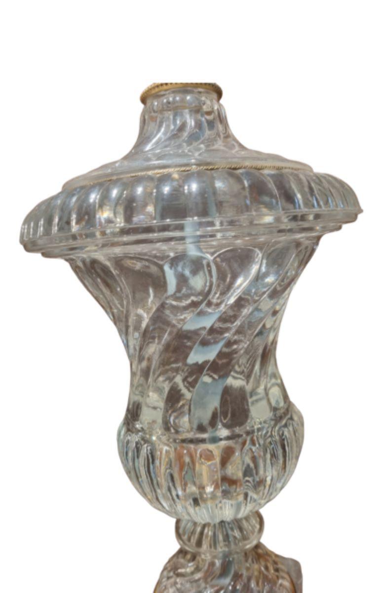 Inconnu Paire de lampes de bureau en forme d'urne en cristal en vente