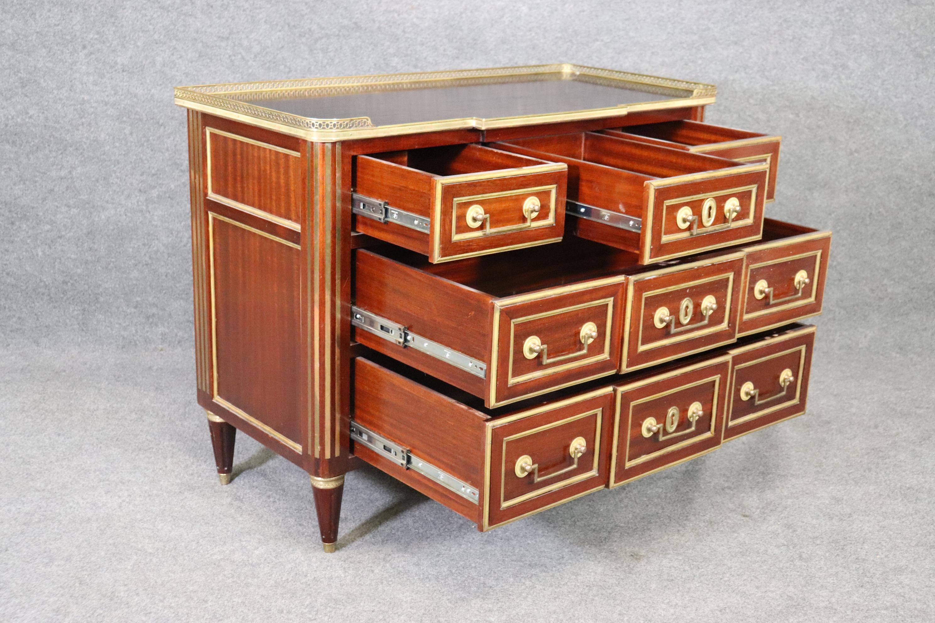Fine Pair of Custom-Made French Louis XVI Bronze Mounted Jansen Style Commodes 1