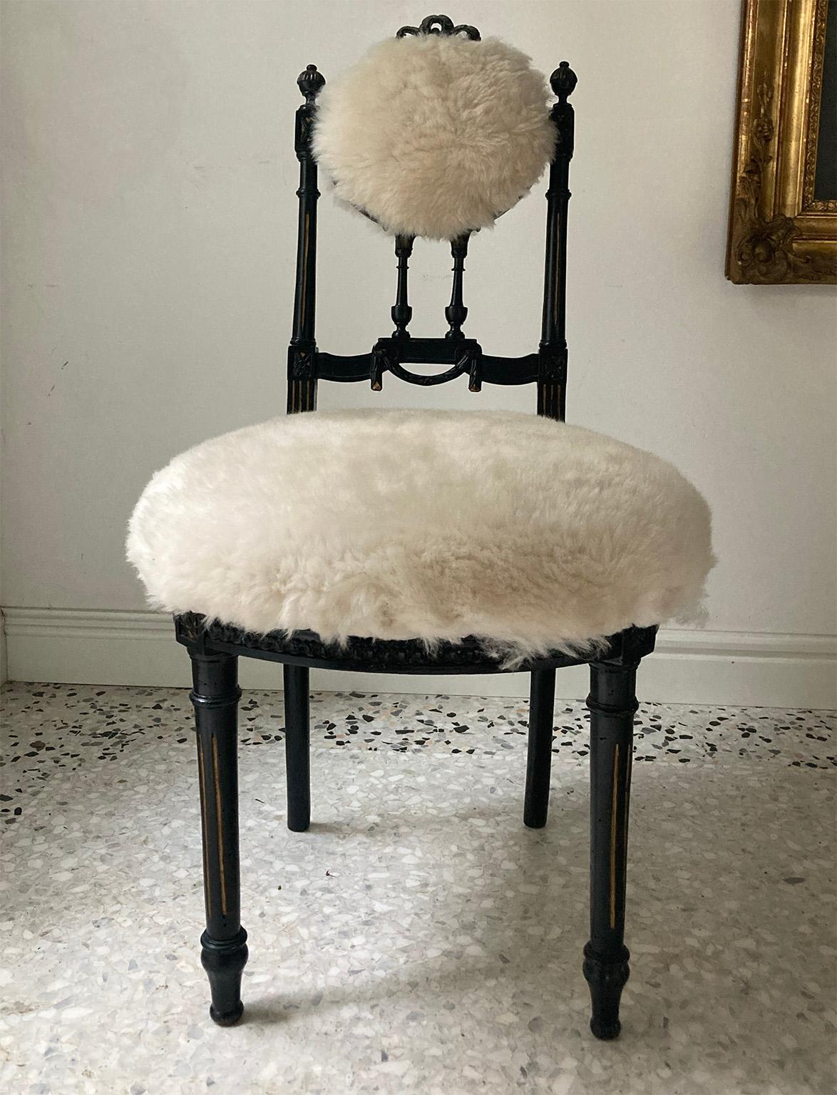 Fine Pair of Decorative Black Chairs with White Pure Wool , Sicily Italy 1920’s In Good Condition For Sale In Milano, IT