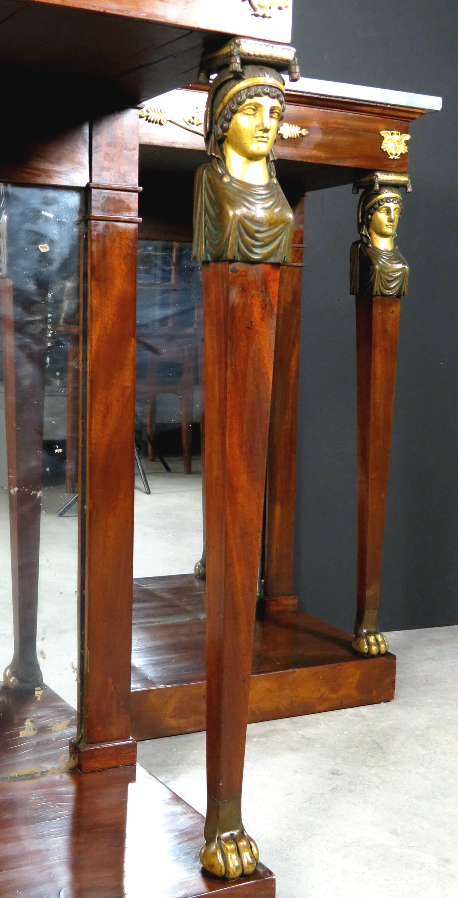 Paar kleine Mahagoni-Konsolen-/Pfeilertische aus der Empire-Periode, um 1820 im Zustand „Gut“ im Angebot in Ottawa, Ontario