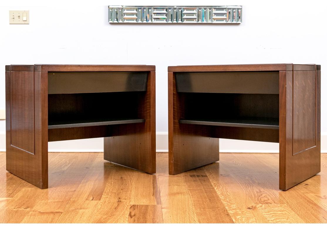 Magnífico par de cajoneras de Bill Sofield para Baker Furniture Moderno de mediados de siglo en venta