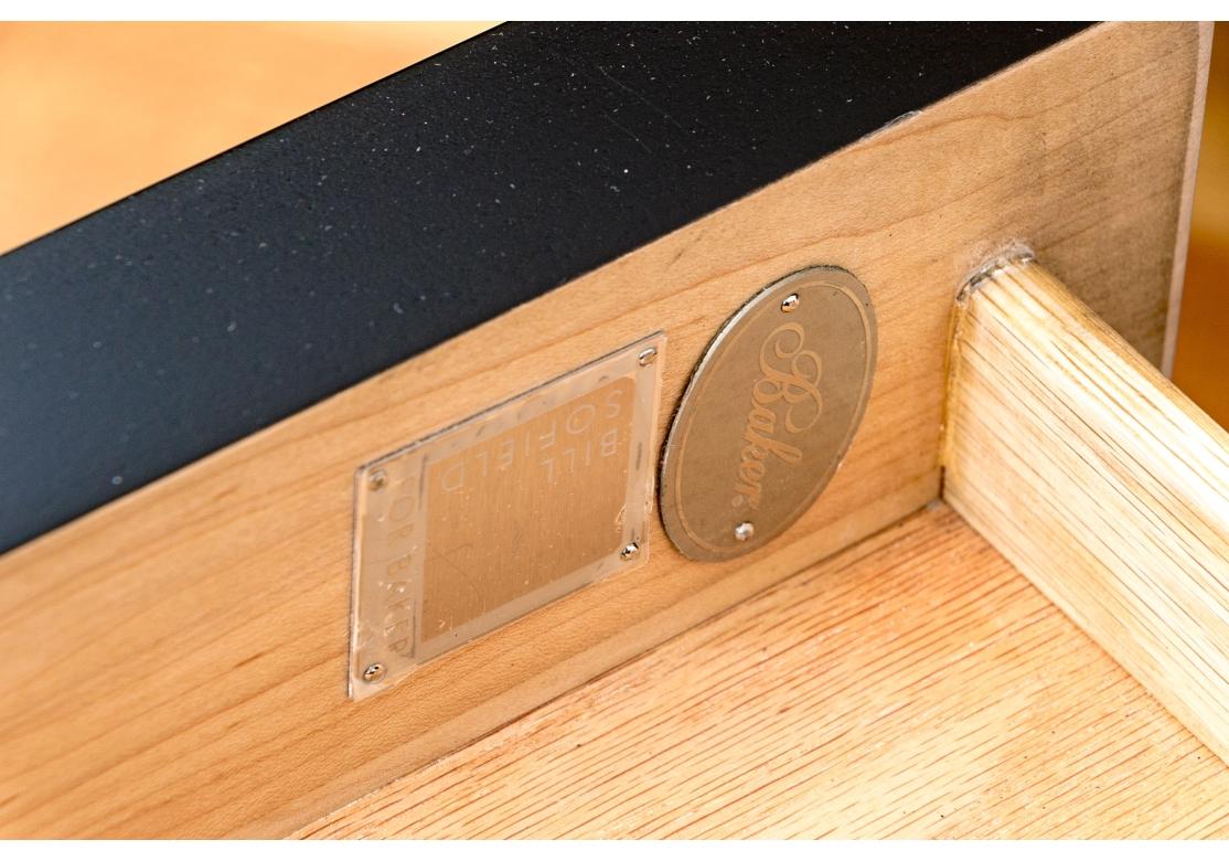 Magnífico par de cajoneras de Bill Sofield para Baker Furniture Estadounidense en venta