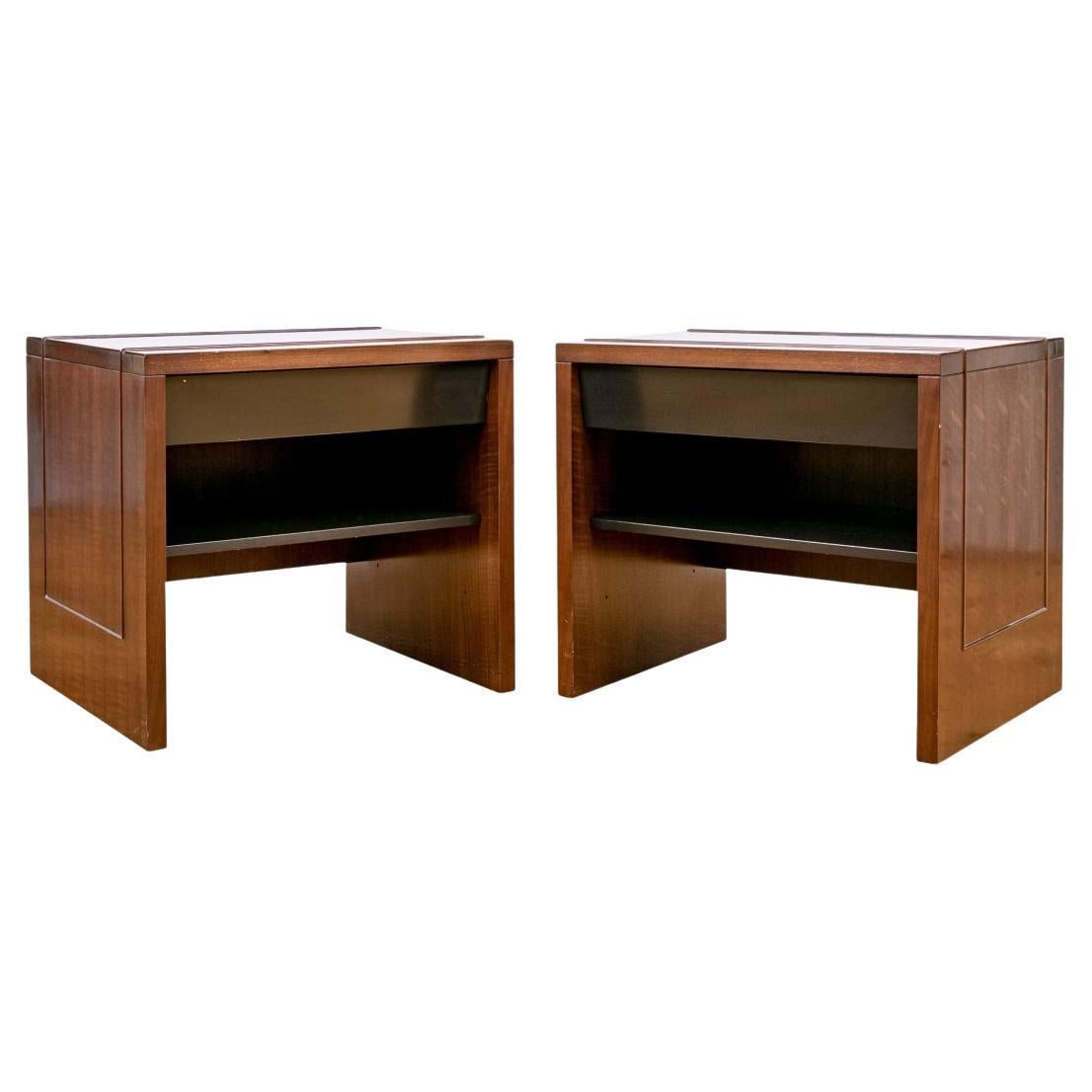 Magnífico par de cajoneras de Bill Sofield para Baker Furniture en venta