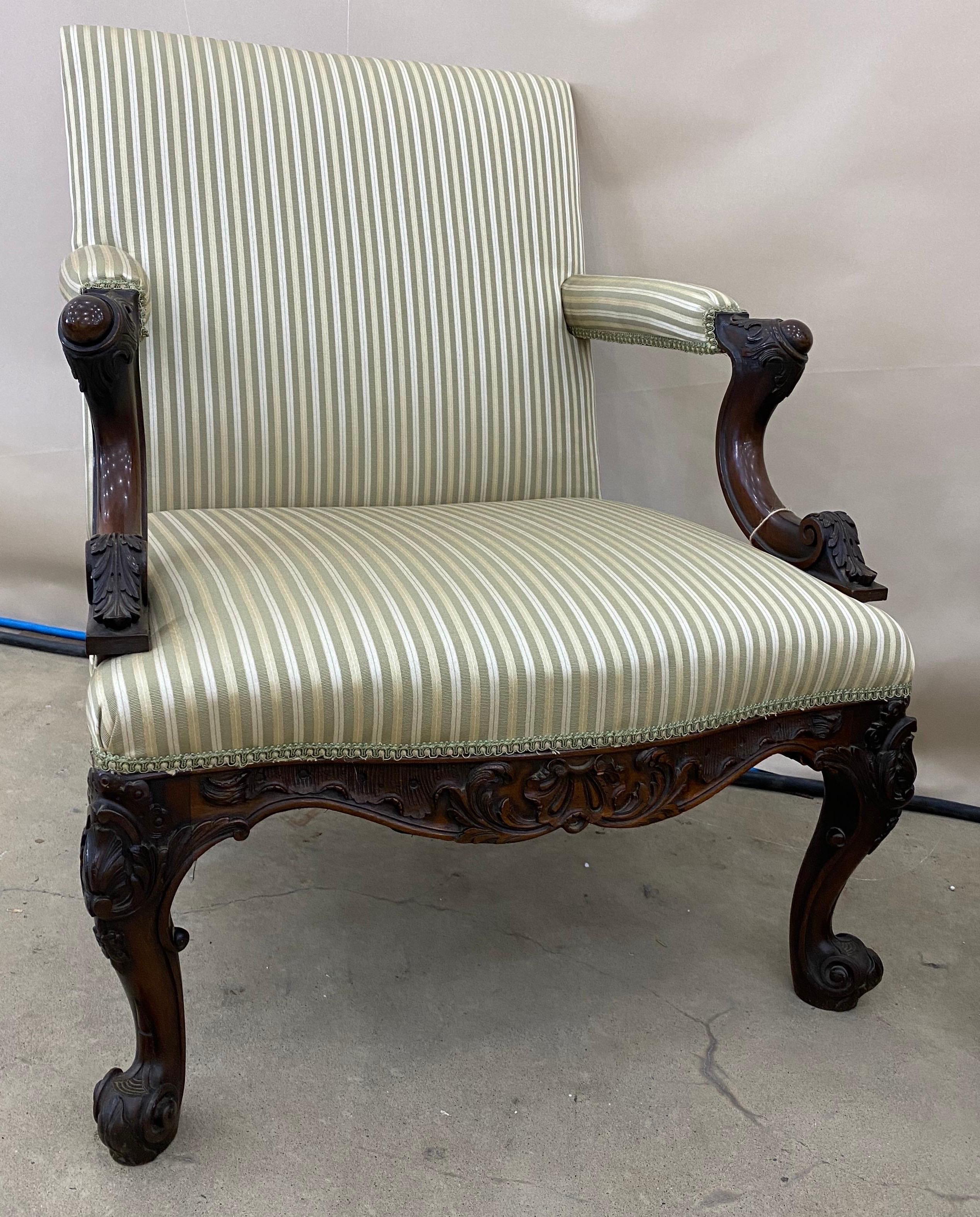 Feines Paar georgianischer Gainsborough-Stühle aus Mahagoni des frühen 19. Jahrhunderts im Angebot 1