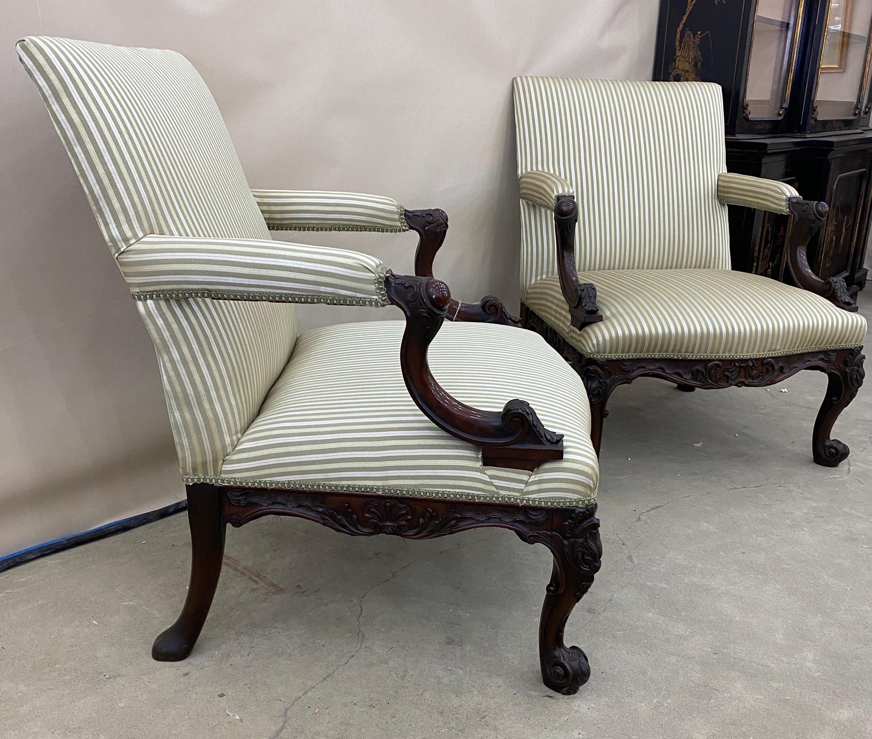 Paire de chaises Gainsborough en acajou de style géorgien du début du 19e siècle en vente 1