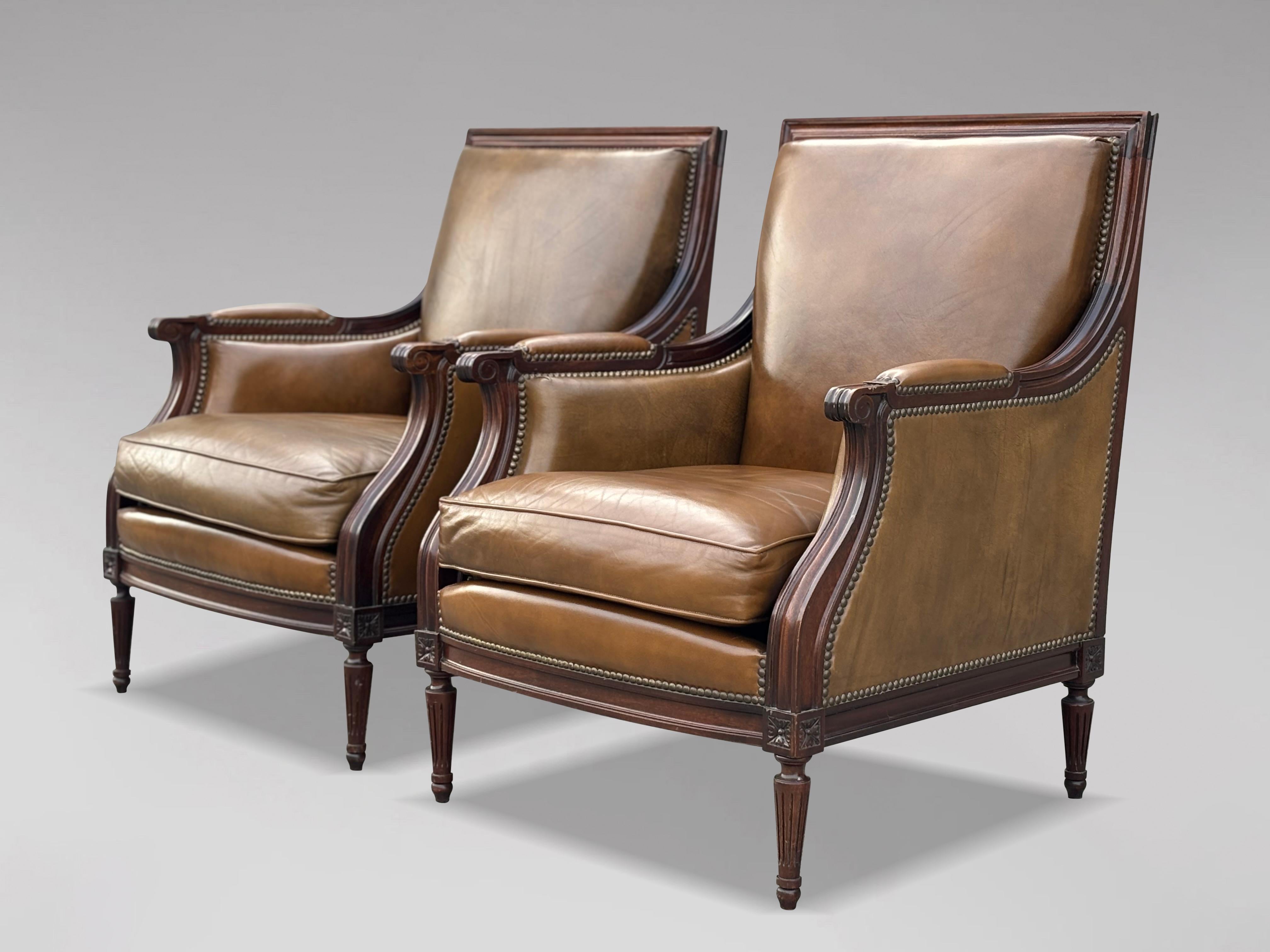 Paire de fauteuils club de bibliothèque en cuir de l'époque édouardienne en vente 4