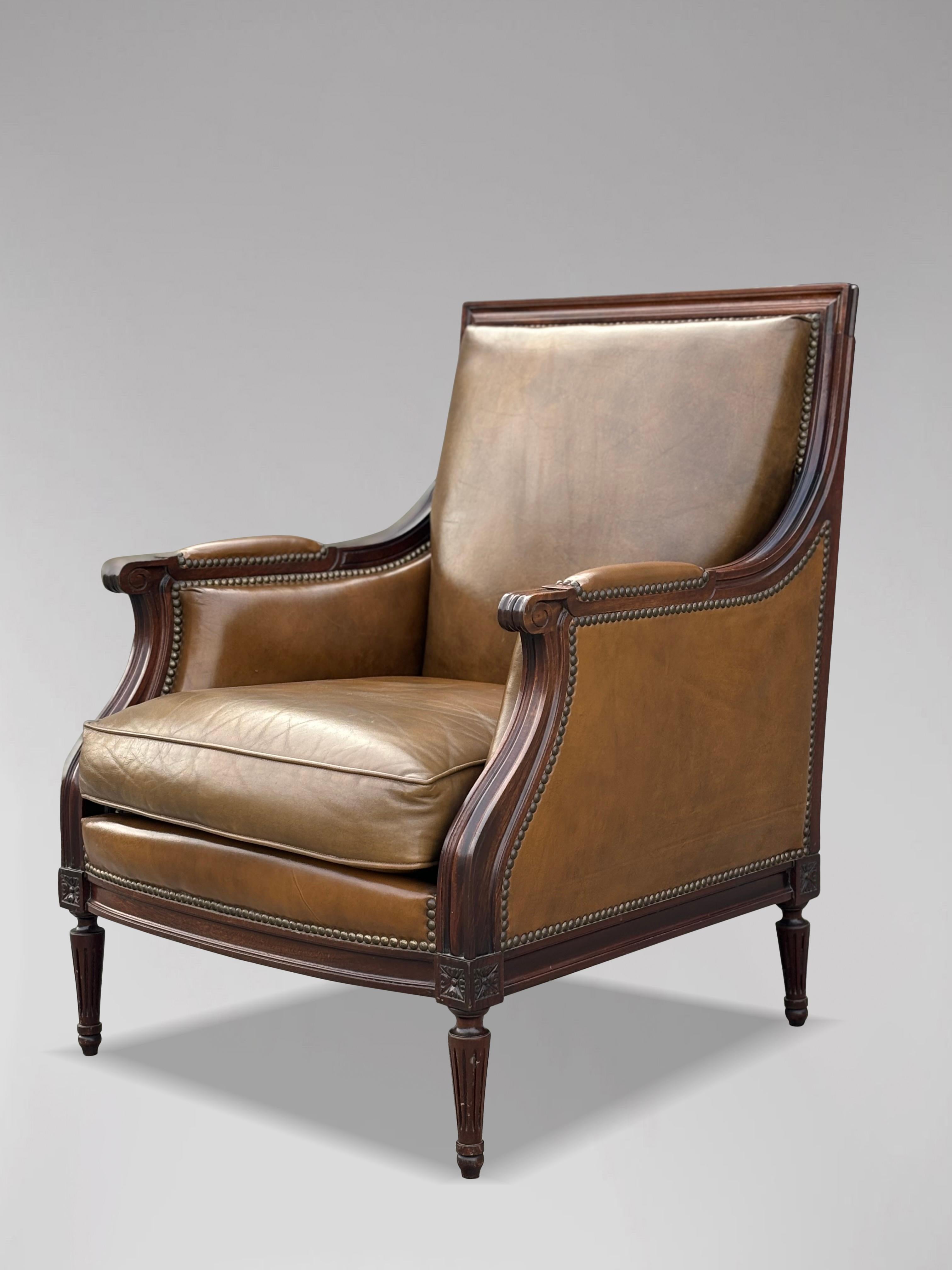 Paire de fauteuils club de bibliothèque en cuir de l'époque édouardienne en vente 5