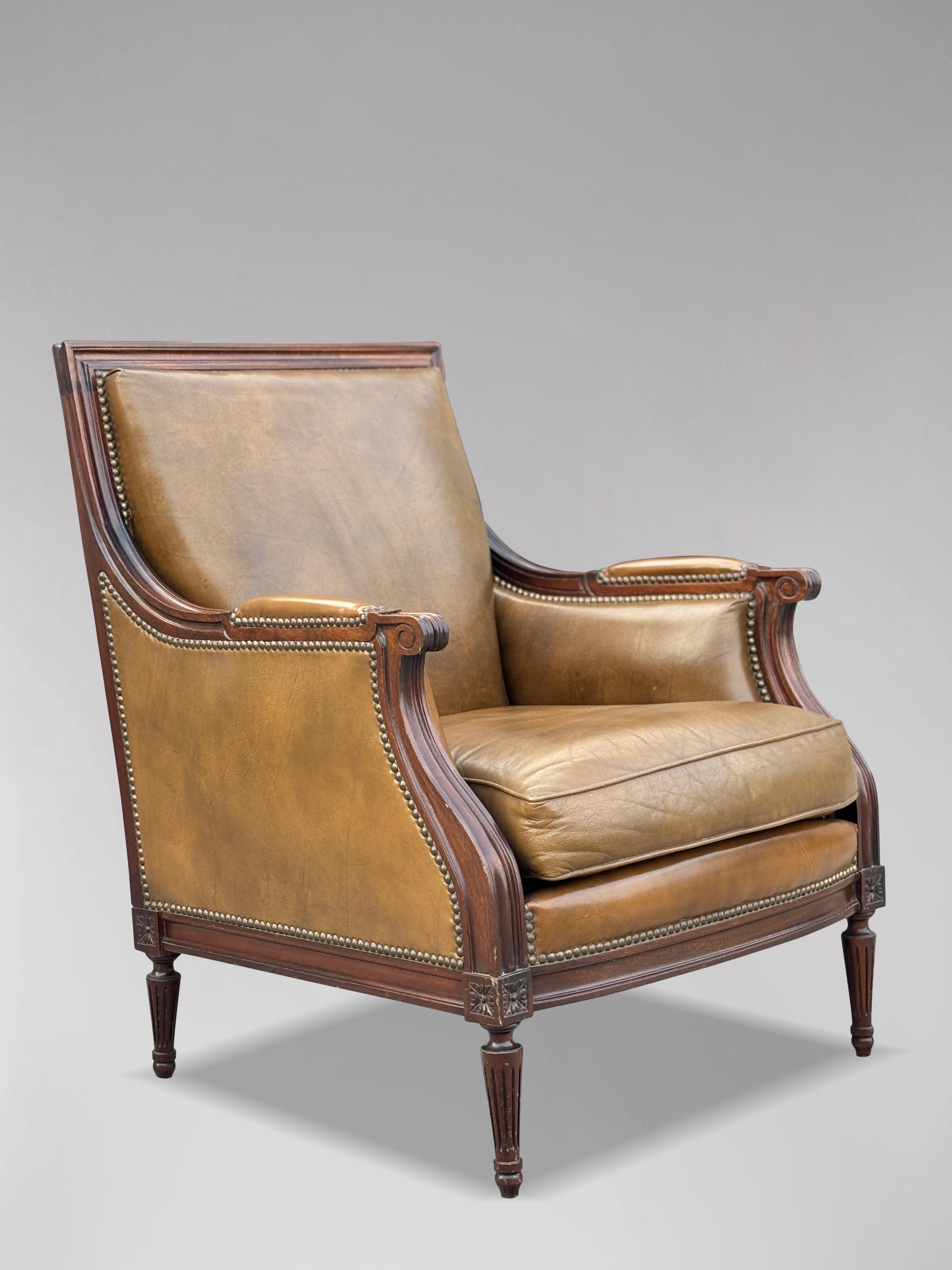 Paire de fauteuils club de bibliothèque en cuir de l'époque édouardienne Bon état - En vente à Petworth,West Sussex, GB
