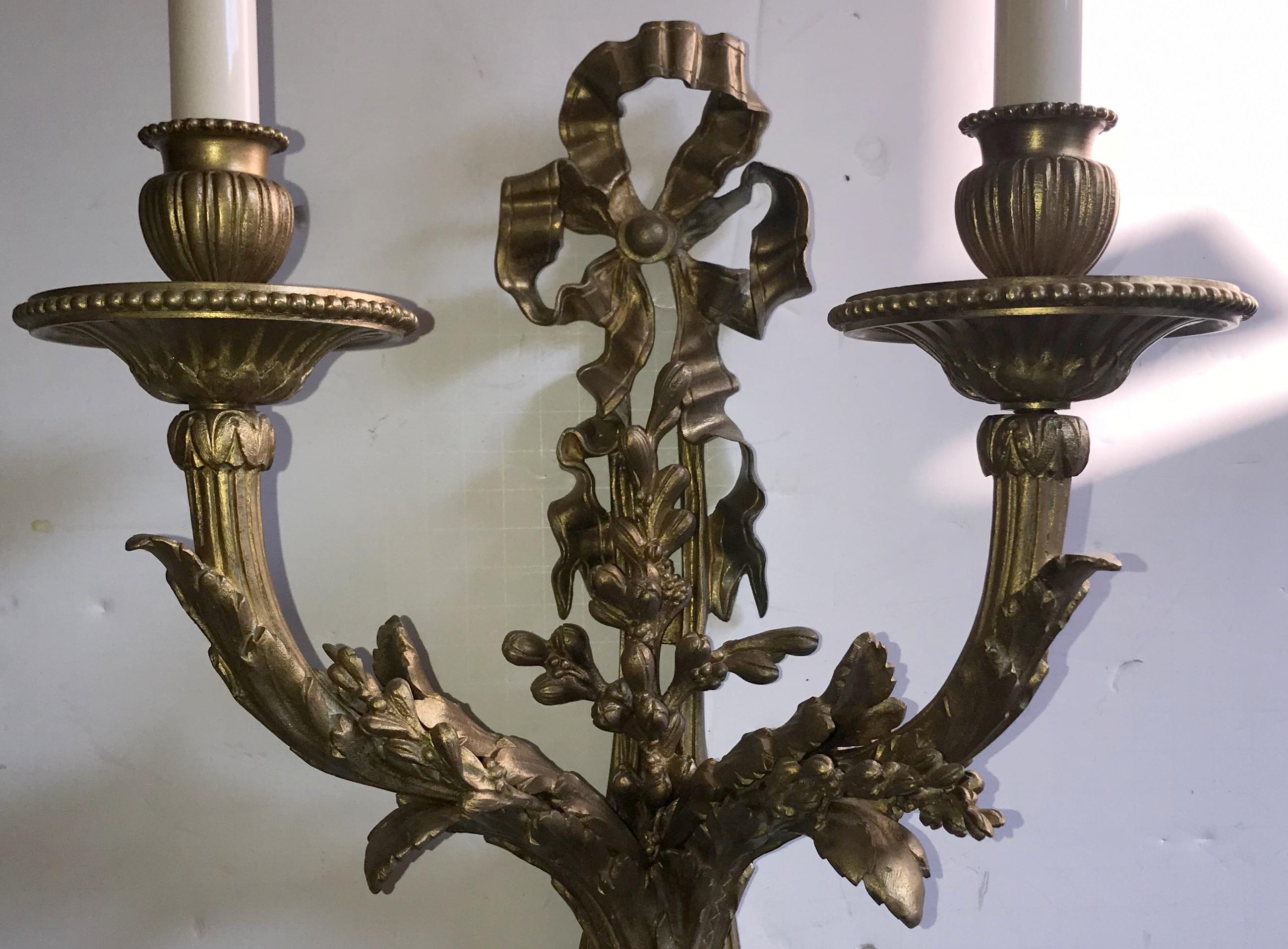 Fine Pair of Elegant French Doré Bronze Two-Arm Bow Top Tassel Filigree Sconces In Good Condition In Roslyn, NY