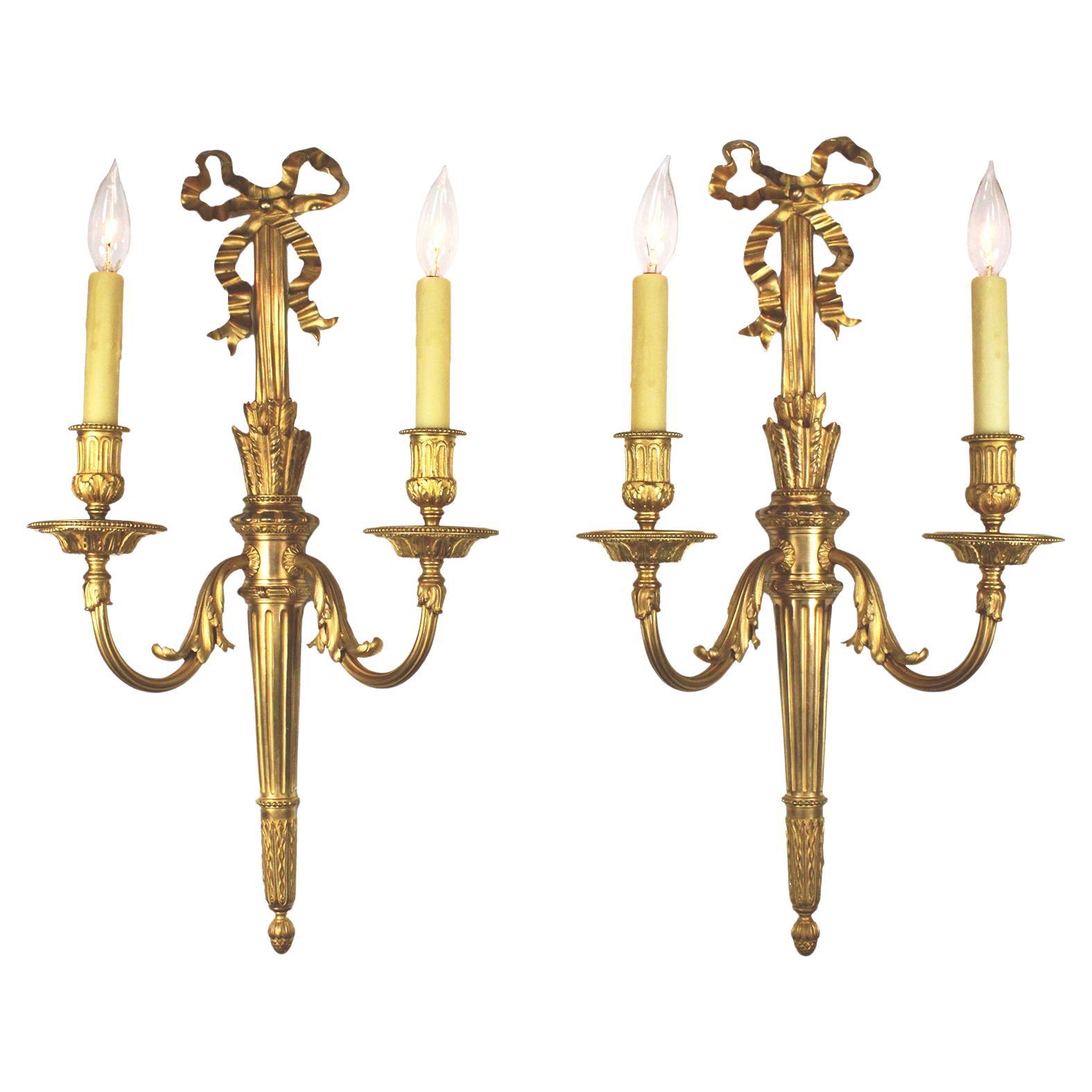 Paire d'appliques en bronze doré de style Louis XVI du 19e au 20e siècle