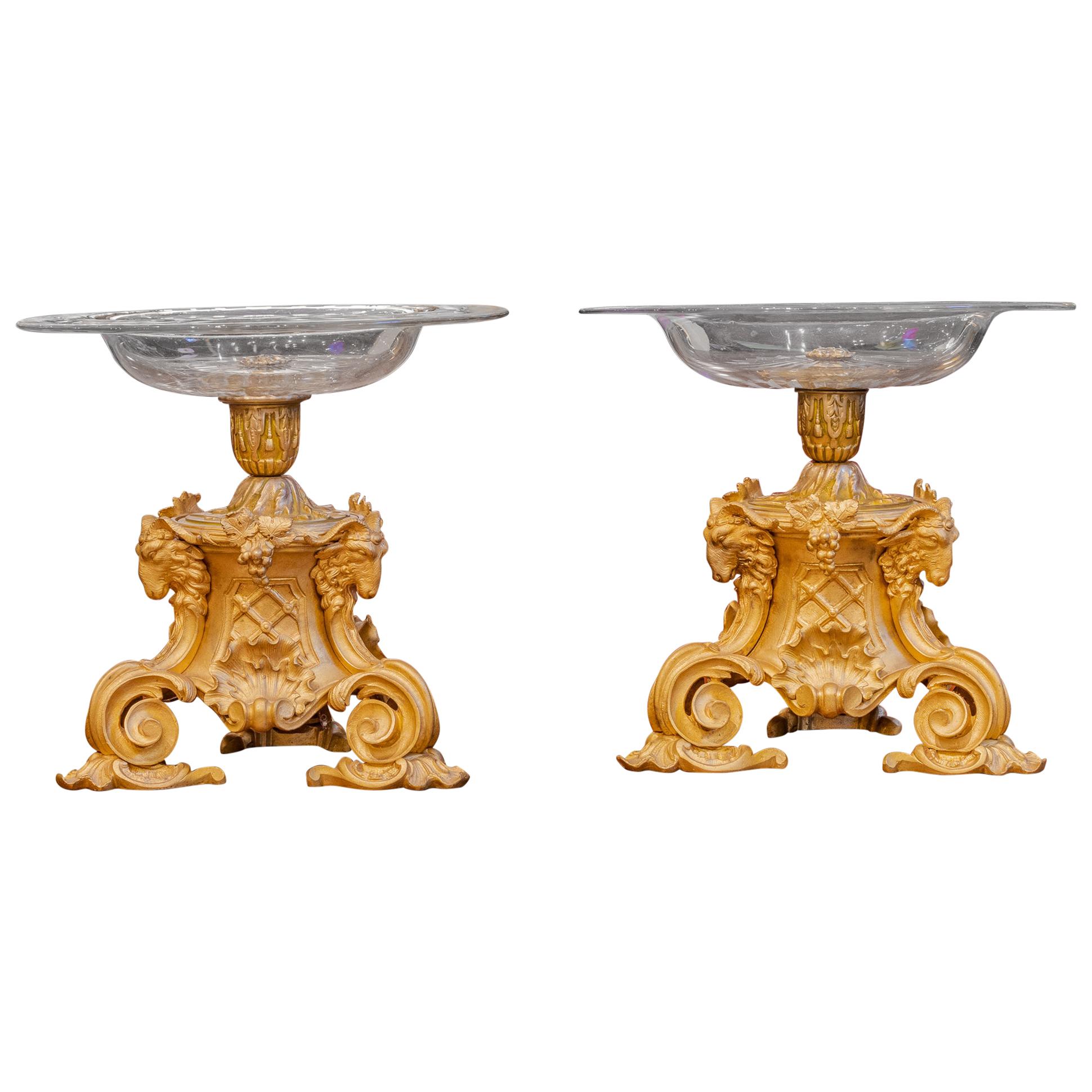 Paire de plats à bonbons français Louis XVI du 19ème siècle en bronze doré et cristal en vente