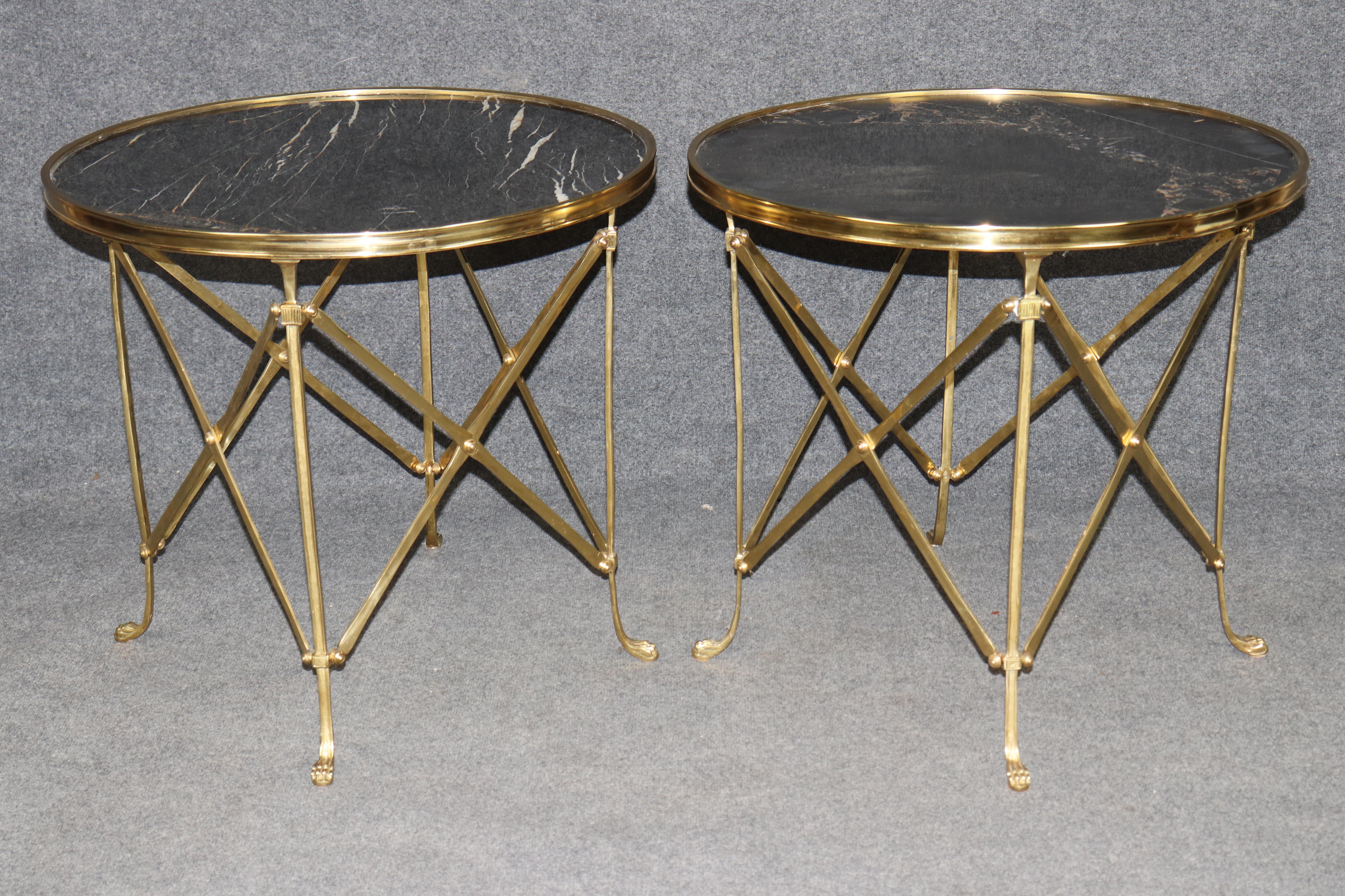 Paire de tables de guéridon en laiton et marbre Circa 1960 Bon état - En vente à Swedesboro, NJ