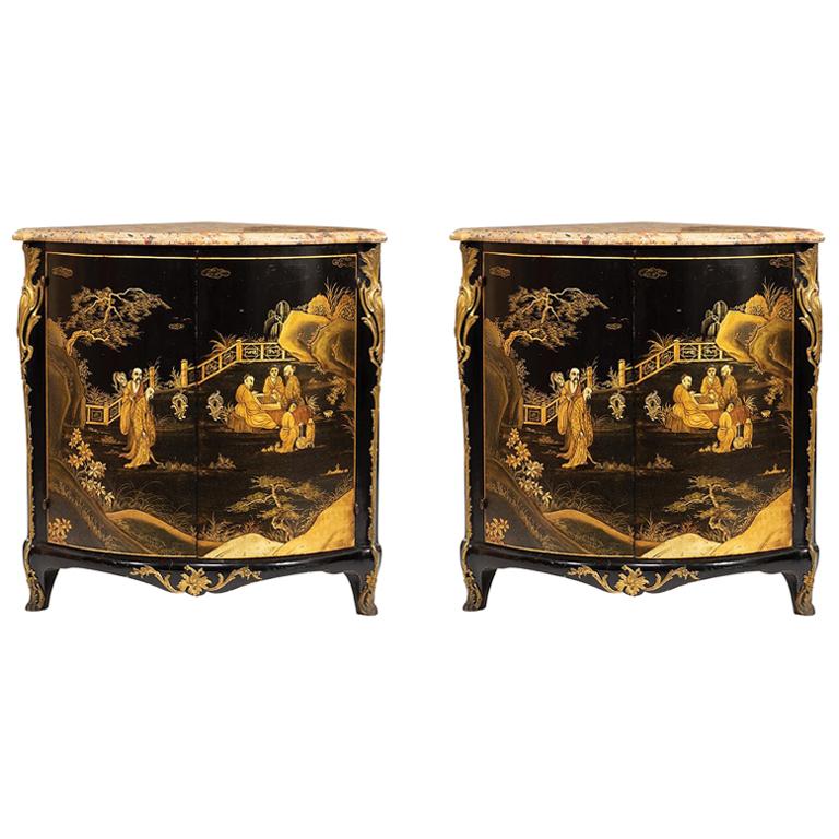 Feines Paar französischer Bronzemontierter Chinoiserie-Encoignures in Bronze im Angebot