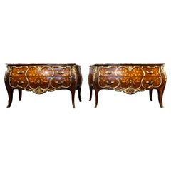 Paire de grandes commodes françaises Louis XV en marqueterie avec dessus en marbre incrusté