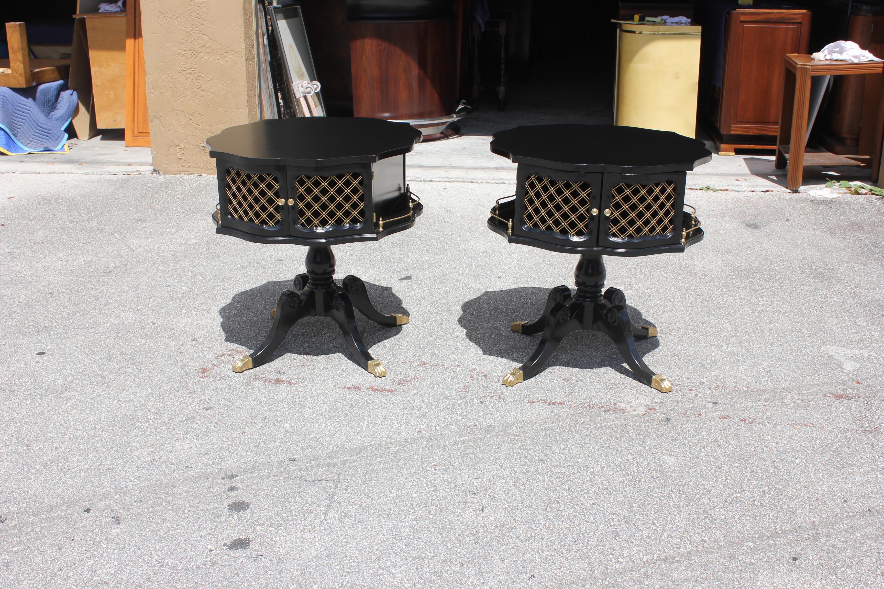 Fine Pair of French Neoclassical Side Table or Accent Table, circa 1920s 10