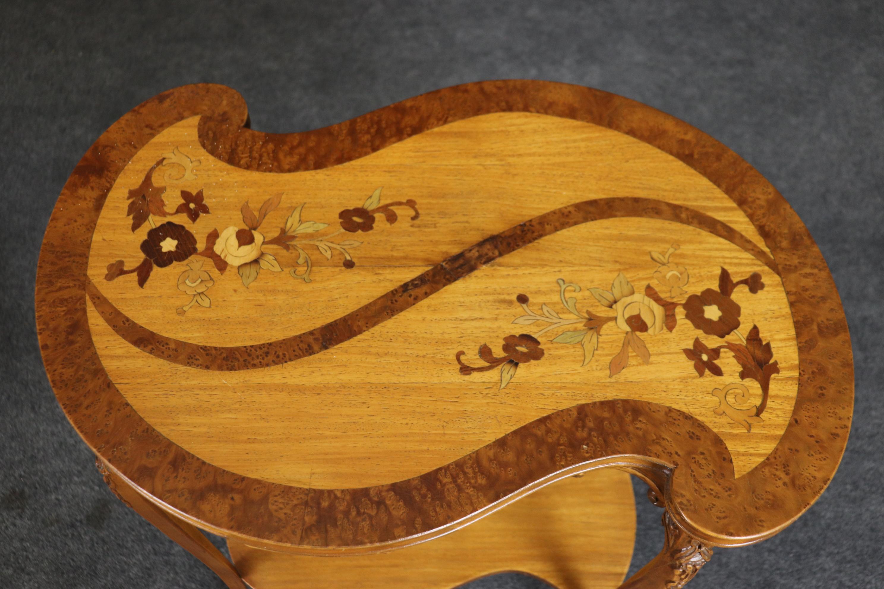 Fine Pair of French Walnut and Satinwood Carved Kidney Shapes End Tables  For Sale 5