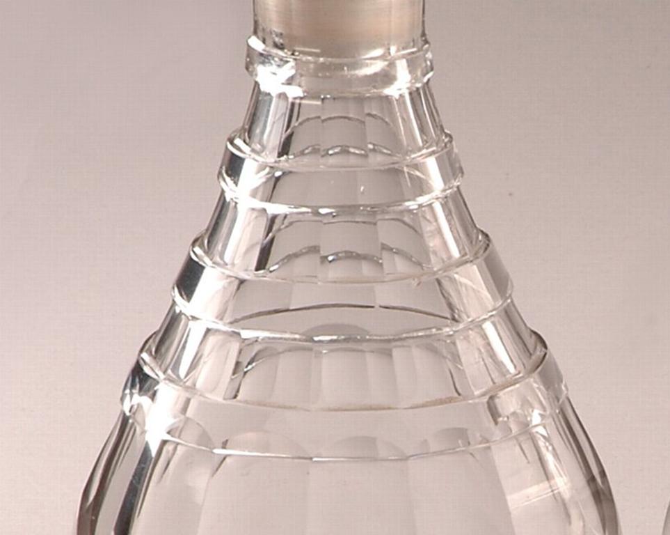 Fine Pair of George III Cut-Glass Decanters In Good Condition For Sale In New York, NY