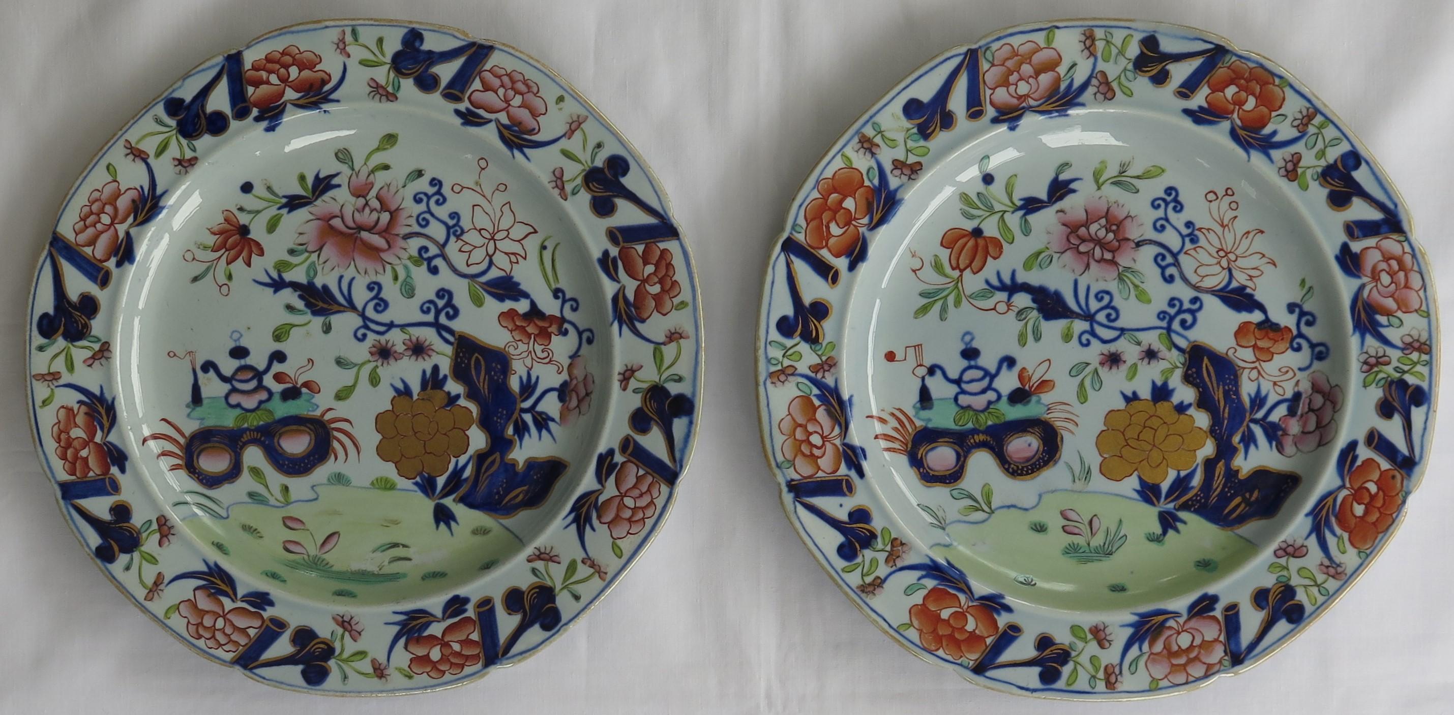 Hand-Painted Fine Pair of Georgian Mason's Dinner Plates in Small Vase, Flowers and Rocks Ptn