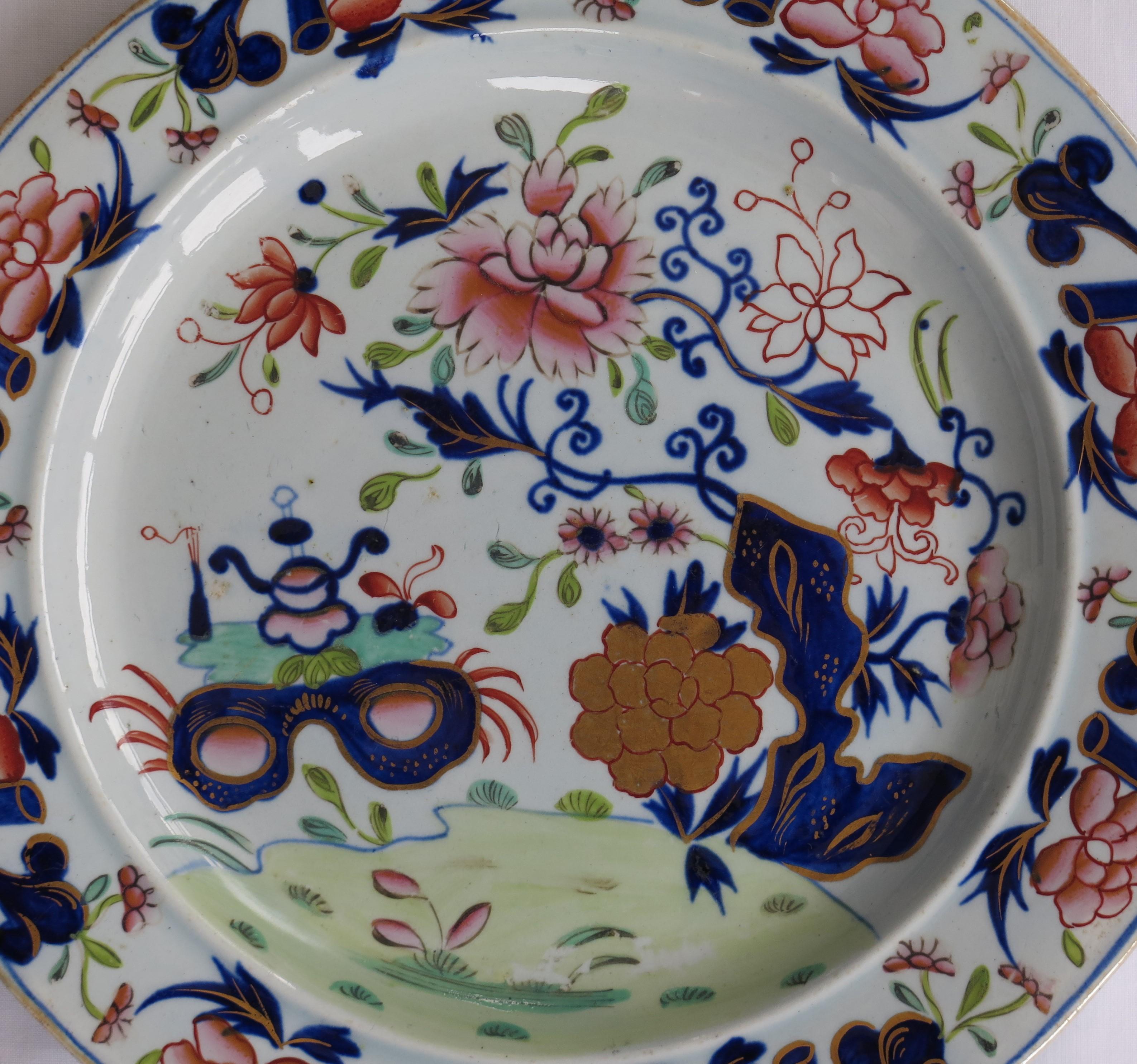 19th Century Fine Pair of Georgian Mason's Dinner Plates in Small Vase, Flowers and Rocks Ptn