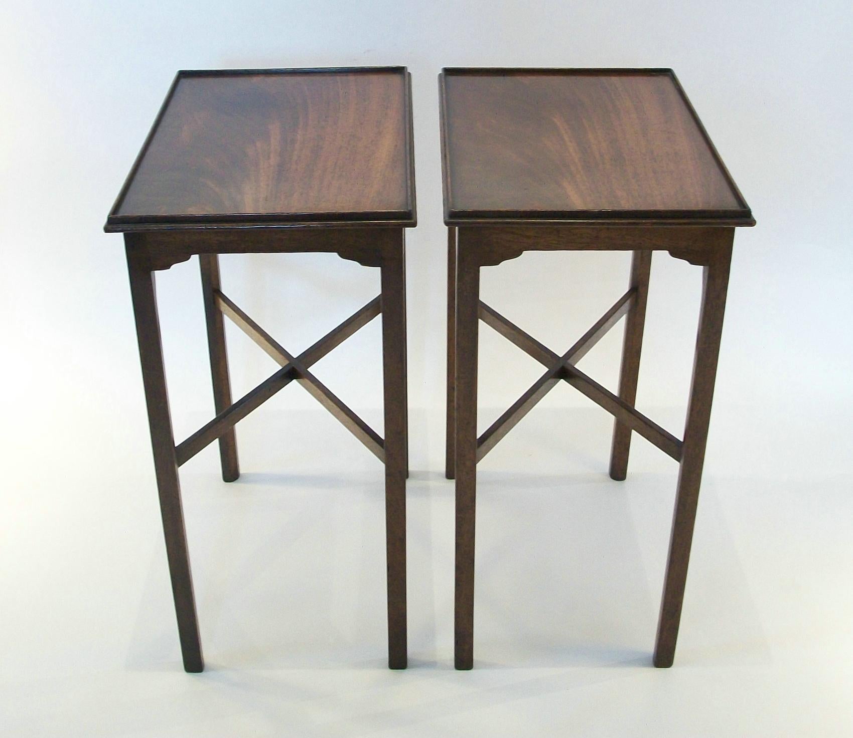 British Fine Pair of Georgian Style Flamed Hardwood Side Tables - U.K. - Circa 1950's For Sale