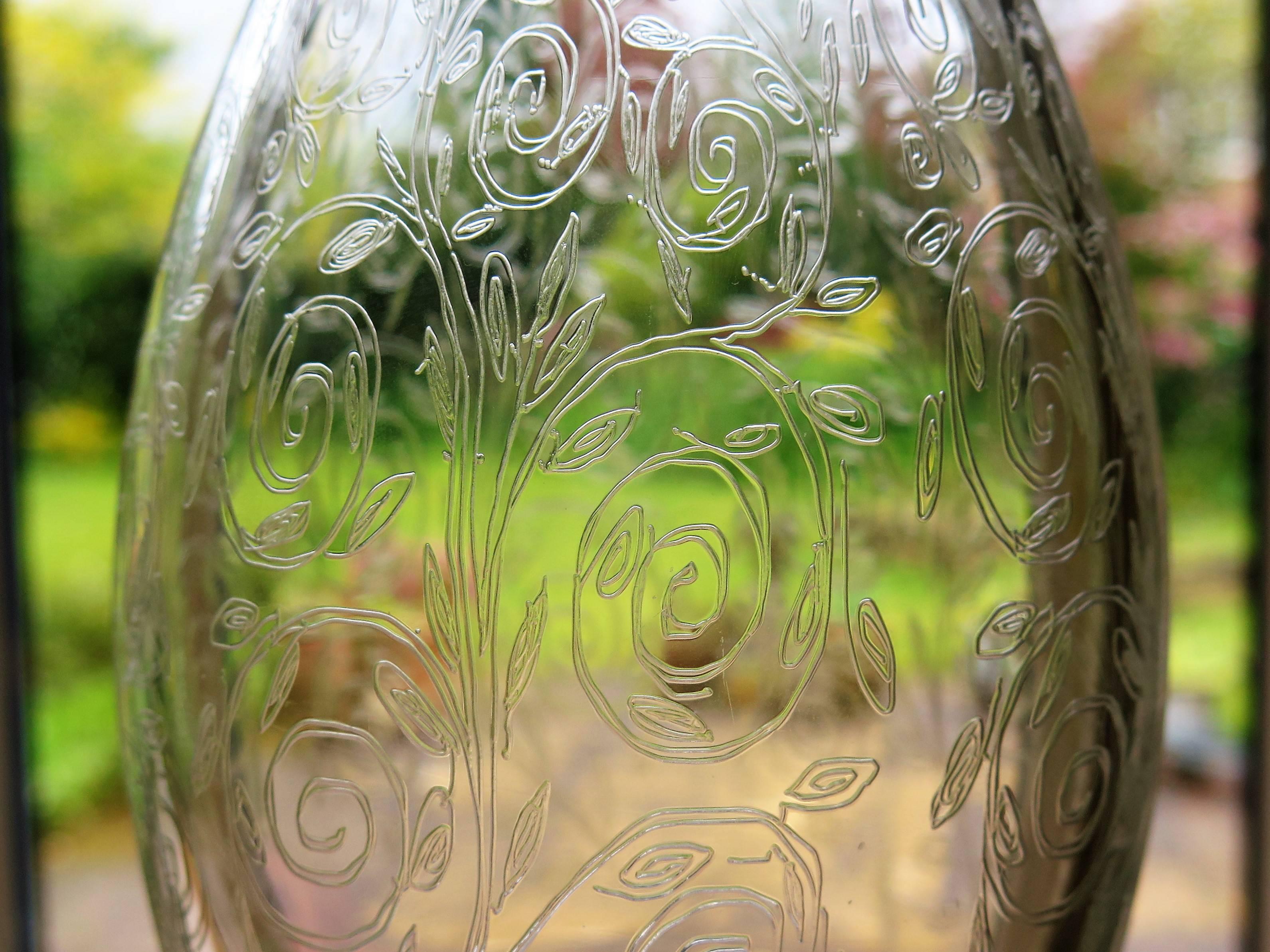 Fine Pair 19th C. Lead Crystal Glass Carafes or Decanters Hand Blown & Engraved In Good Condition In Lincoln, Lincolnshire