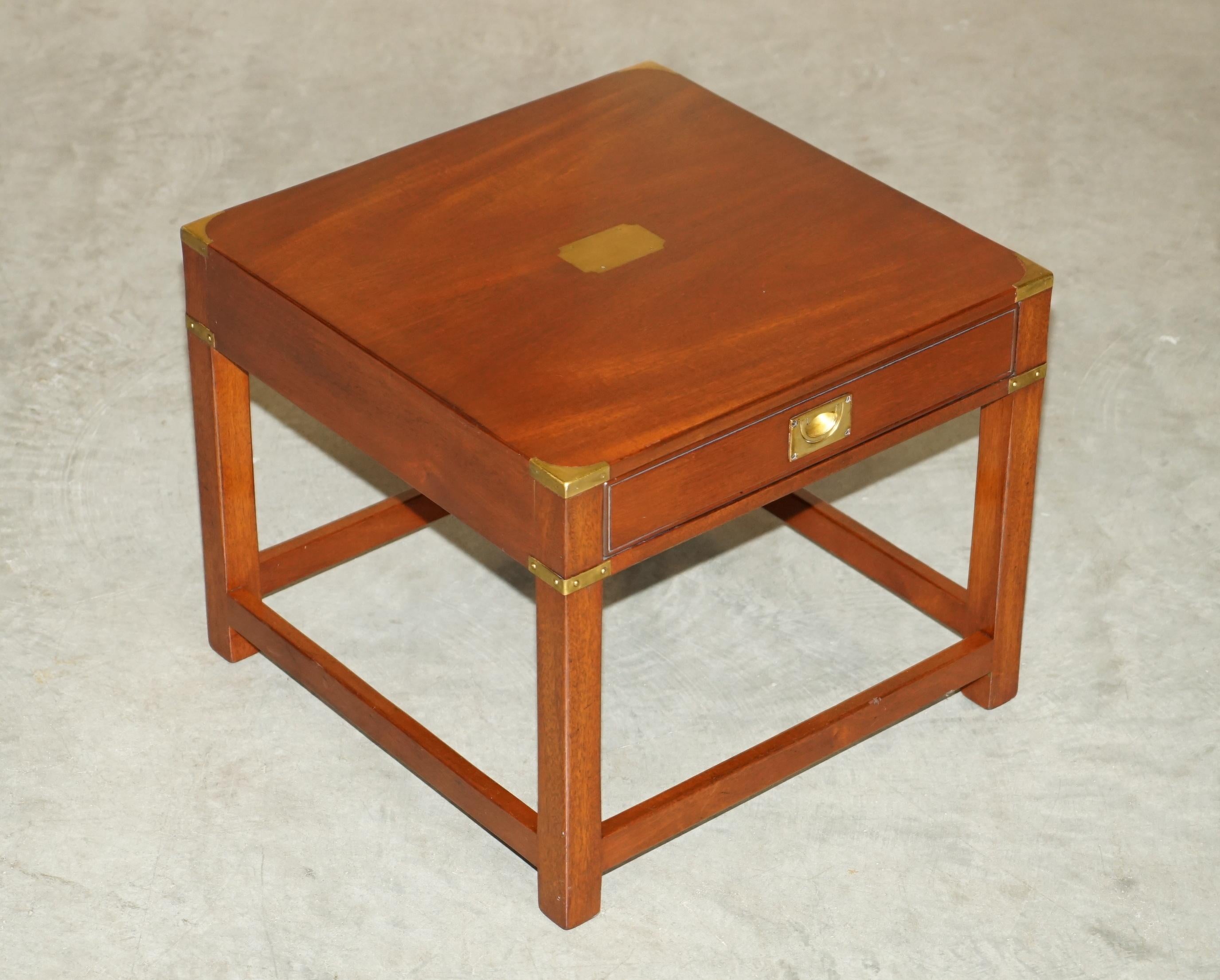 Casa Reale Antiquariato

Royal House Antiques è lieta di offrire in vendita questa splendida coppia di tavolini della campagna militare di Kennedy Furniture Harrods London, completamente restaurati e dotati di cassetti singoli di dimensioni