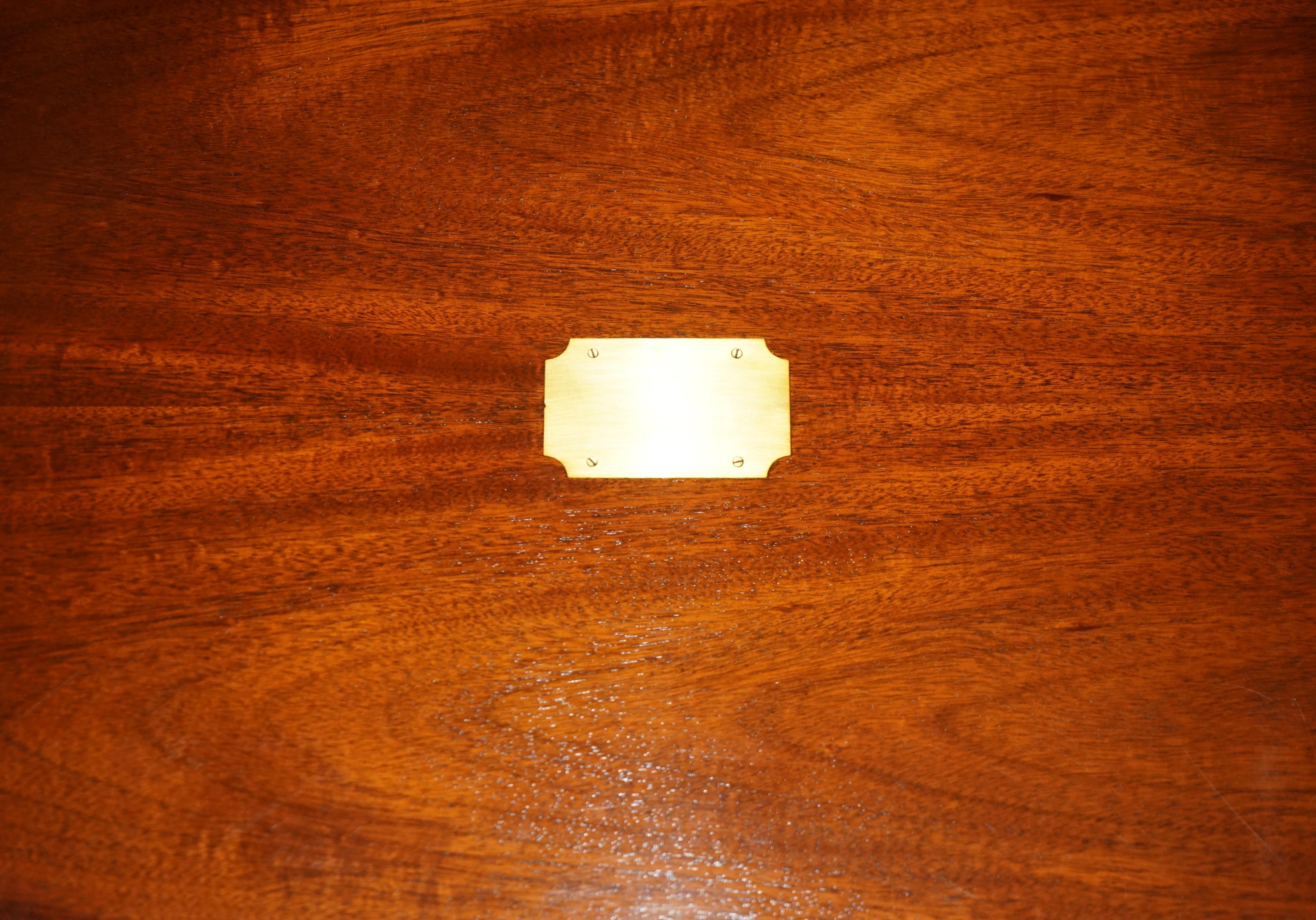 FINE PAIRO DI TAVOLI A CASSETTO UNICO IN LEGNO DURO DI Harrods KENNEDY In condizioni buone in vendita a West Sussex, Pulborough