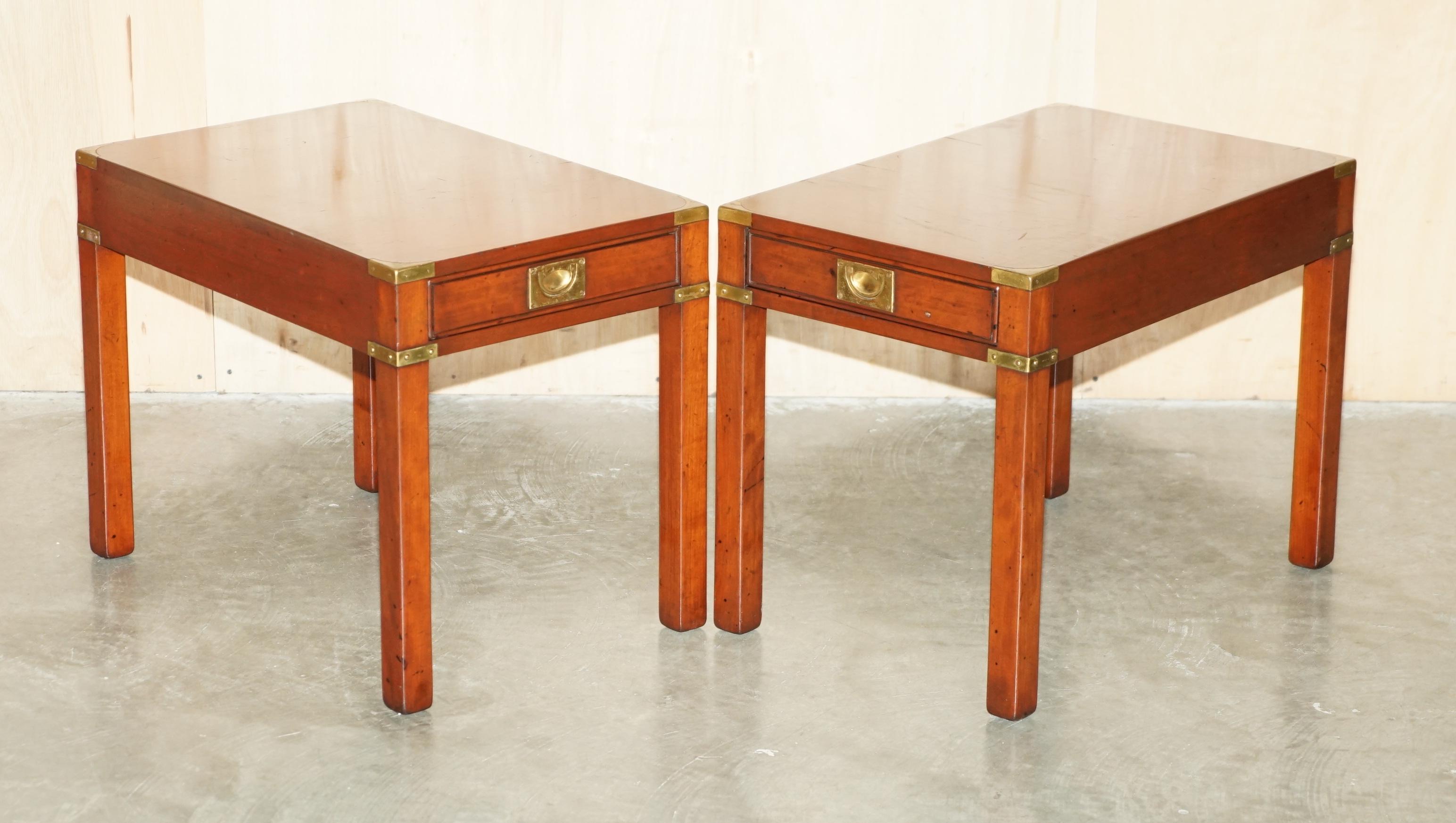 Royal House Antiques

Royal House Antiques freut sich, dieses atemberaubende Paar oder englische Landhaus massivem Mahagoni mit Eiche gefüttert Schubladen REH Kennedy einzelne Schublade Beistelltische durch Harrods London verkauft und in ihrer immer