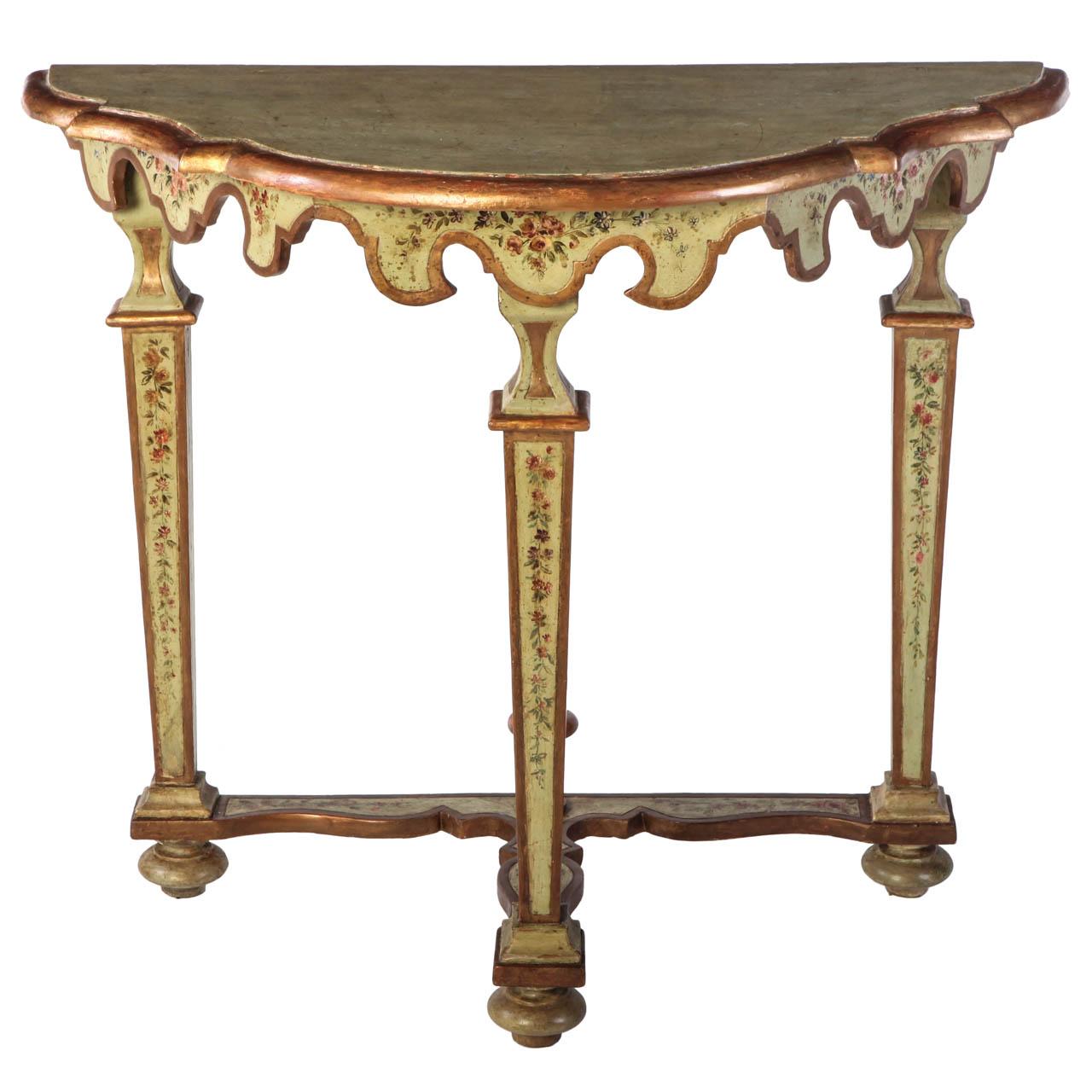 Una bella coppia di consolle italiane del XVIII secolo dipinte e dorate con una coppia di specchi.

Misure: console Cm 80 x 50 x 95
 Specchi Cm 125 x 67.