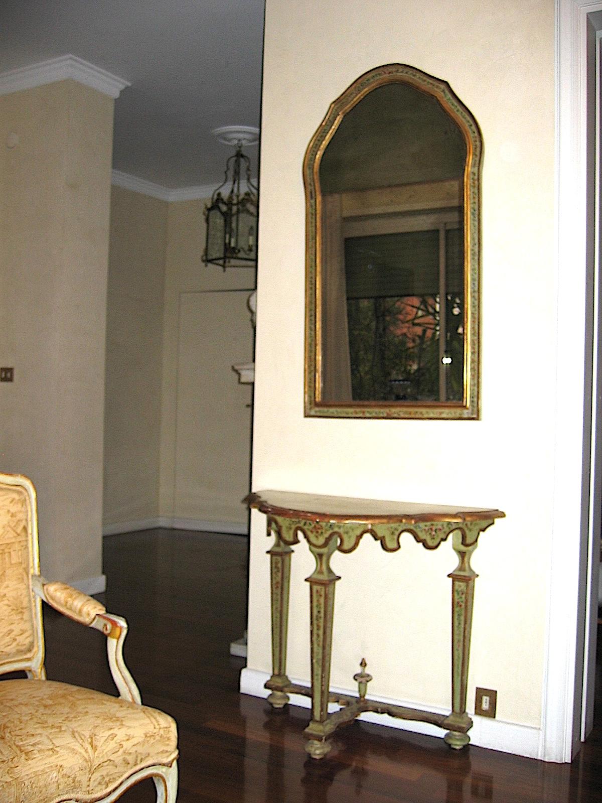 Fine Pair of Italian 18th Century Painted Console Tables In Good Condition For Sale In Rome, IT