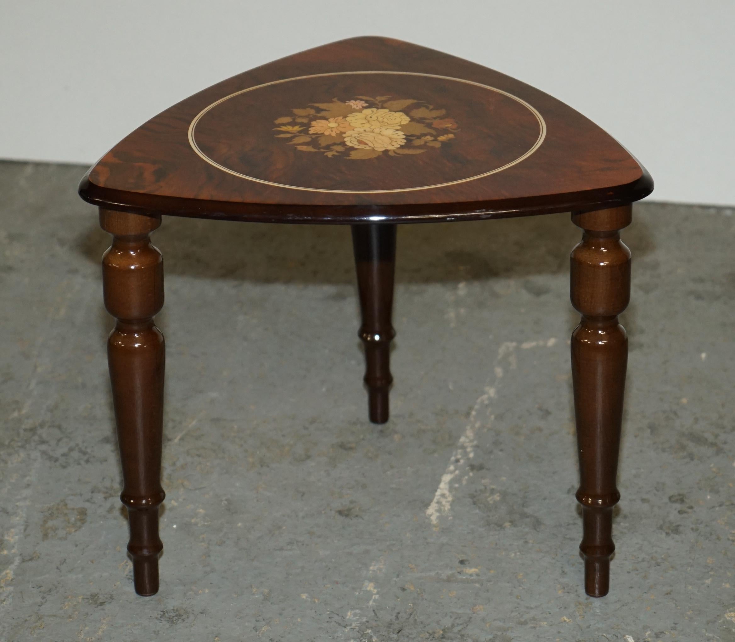 FINE PAIR OF ITALIAN BURR WALNUT MARQUETRY INLAID SiDE END LAMP WINE TABLES For Sale 4