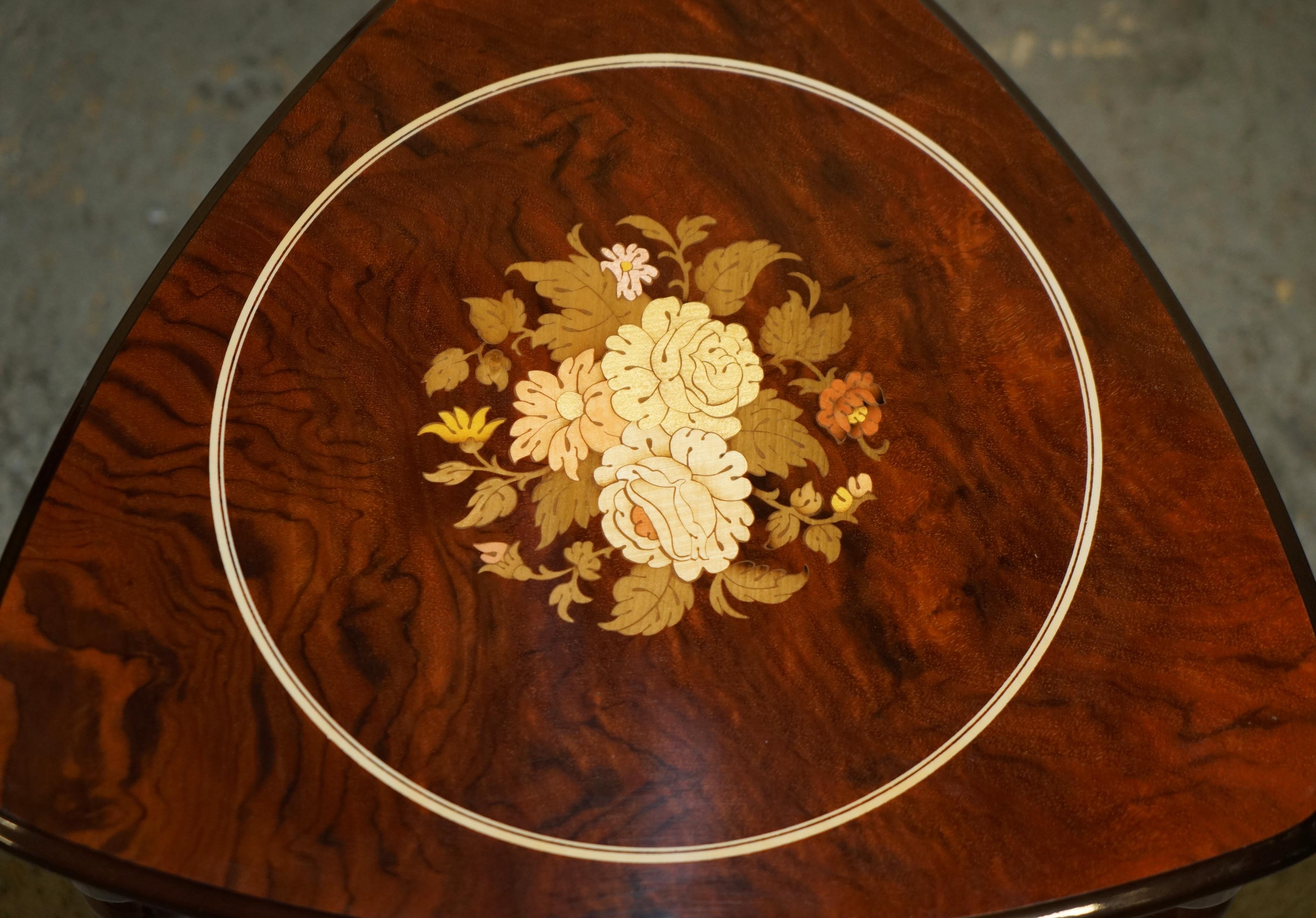 FINE PAIR OF ITALIAN BURR WALNUT MARQUETRY INLAID SiDE END LAMP WINE TABLES For Sale 6