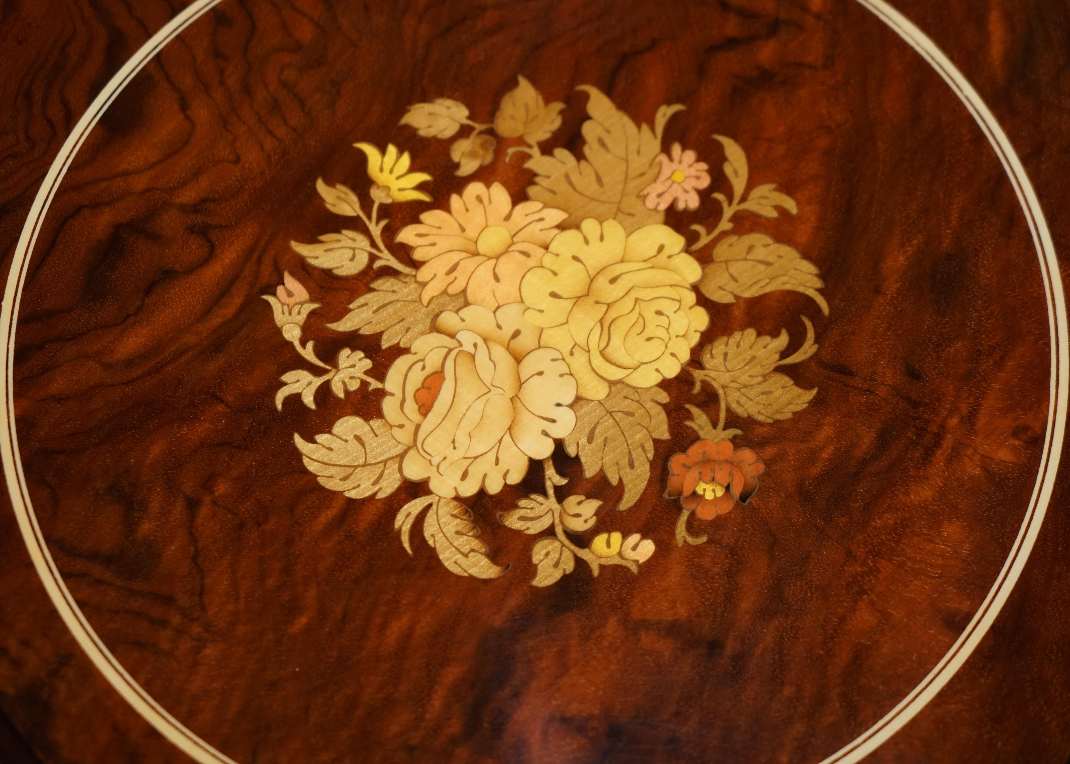 FINE PAIR OF ITALIAN BURR WALNUT MARQUETRY INLAID SiDE END LAMP WINE TABLES For Sale 7