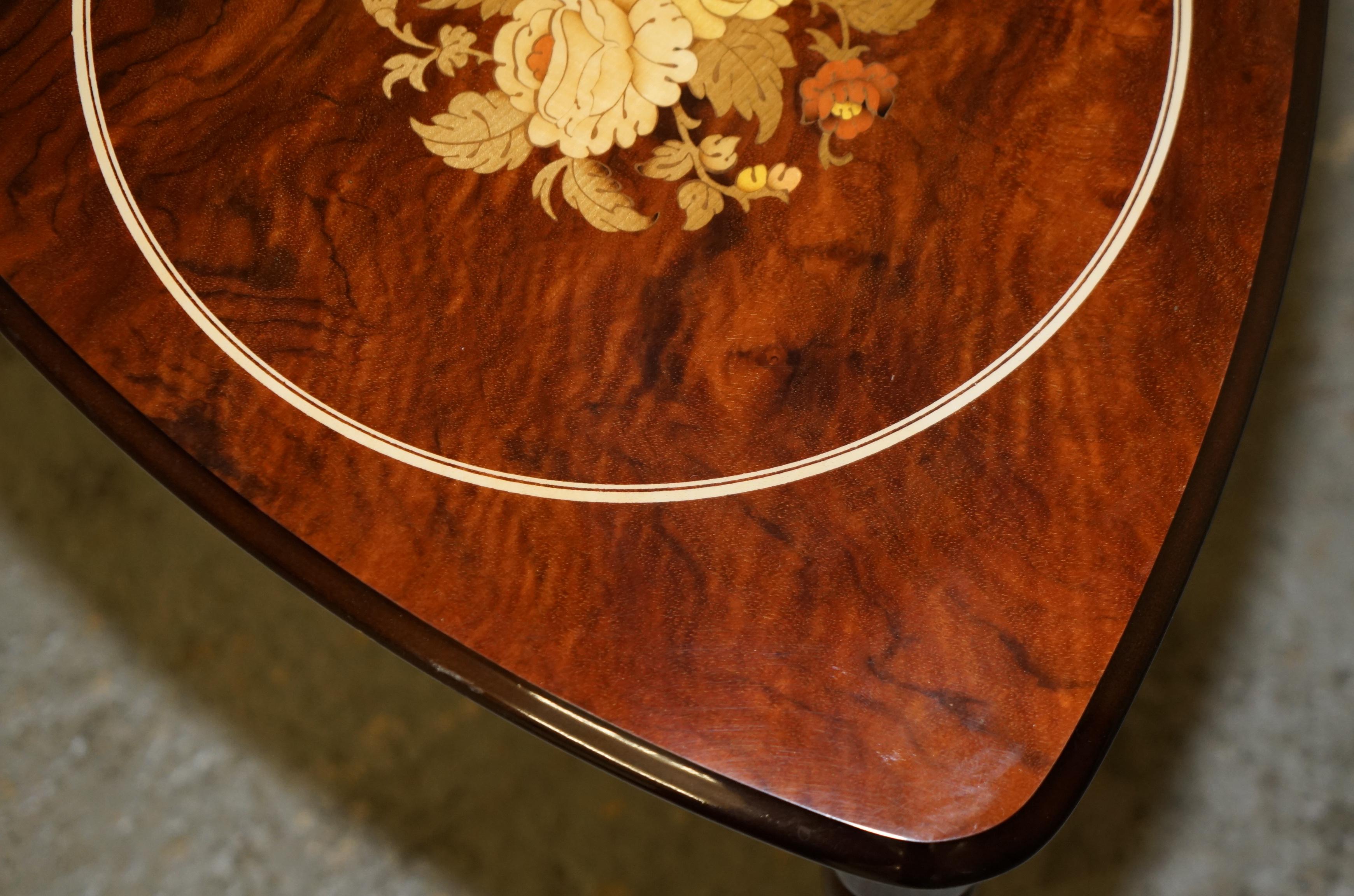 FINE PAIR OF ITALIAN BURR WALNUT MARQUETRY INLAID SiDE END LAMP WINE TABLES For Sale 9