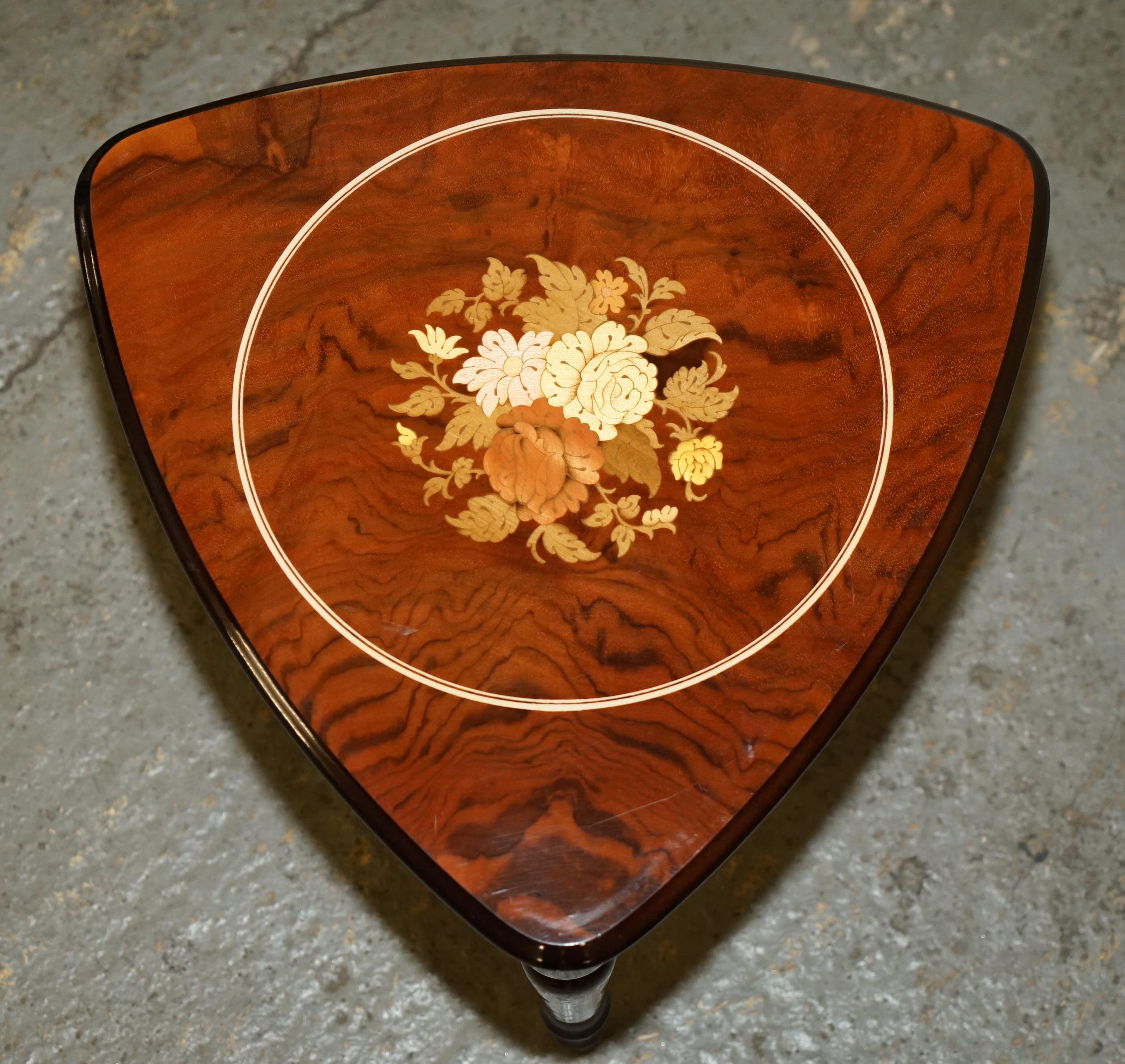 Art Deco FINE PAIR OF ITALIAN BURR WALNUT MARQUETRY INLAID SiDE END LAMP WINE TABLES For Sale