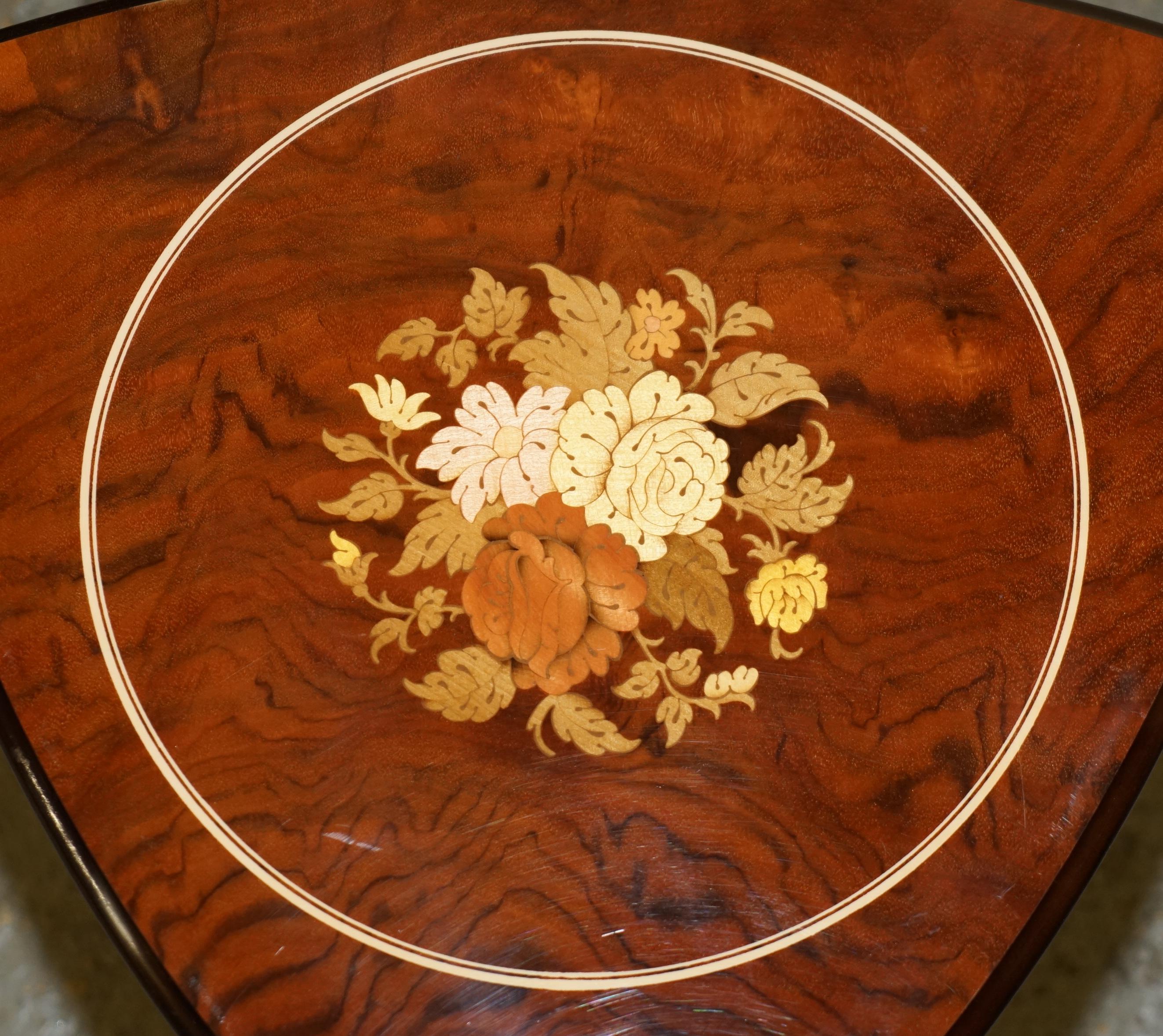 Italian FINE PAIR OF ITALIAN BURR WALNUT MARQUETRY INLAID SiDE END LAMP WINE TABLES For Sale