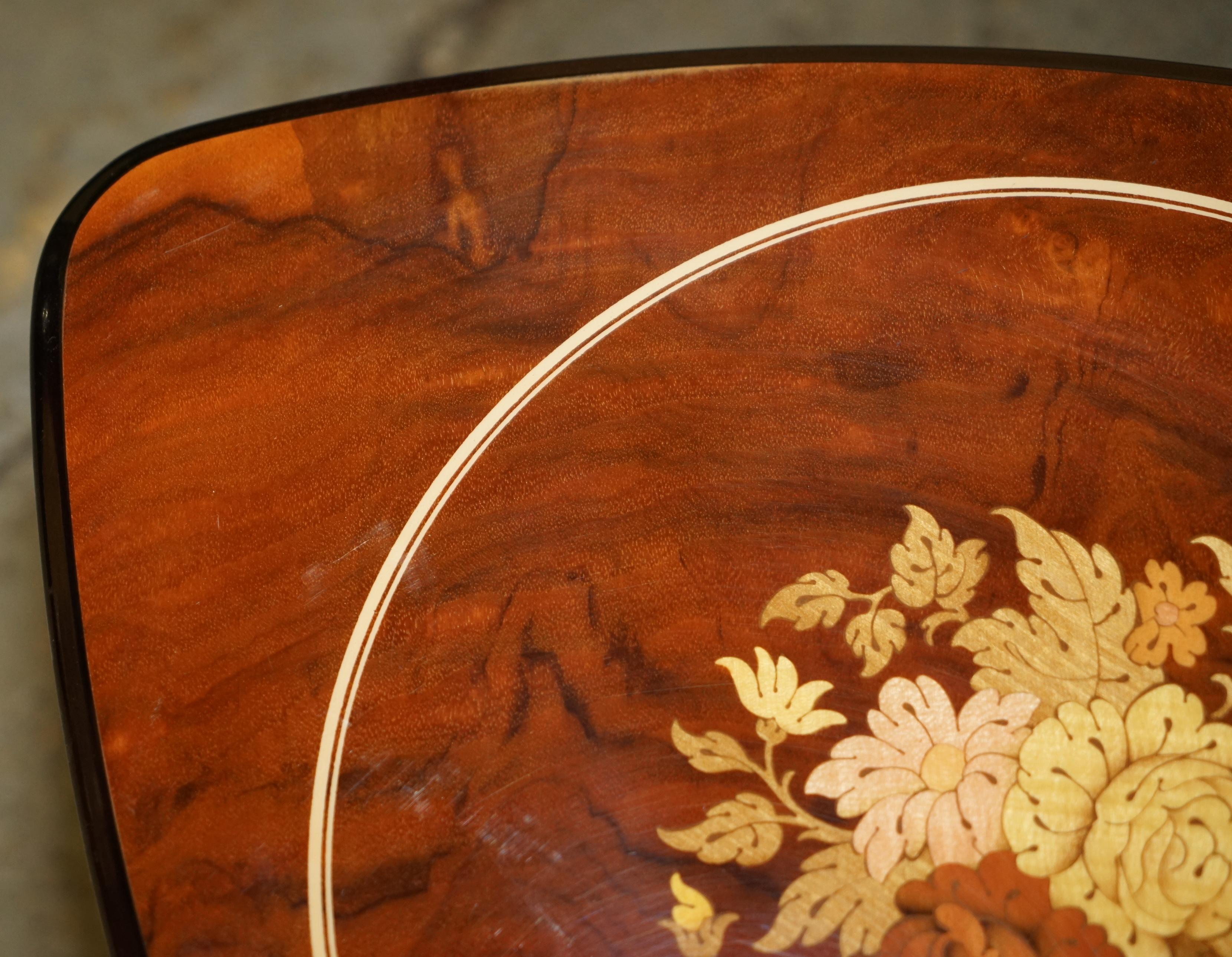 FINE PAIR OF ITALIAN BURR WALNUT MARQUETRY INLAID SiDE END LAMP WINE TABLES In Good Condition For Sale In West Sussex, Pulborough
