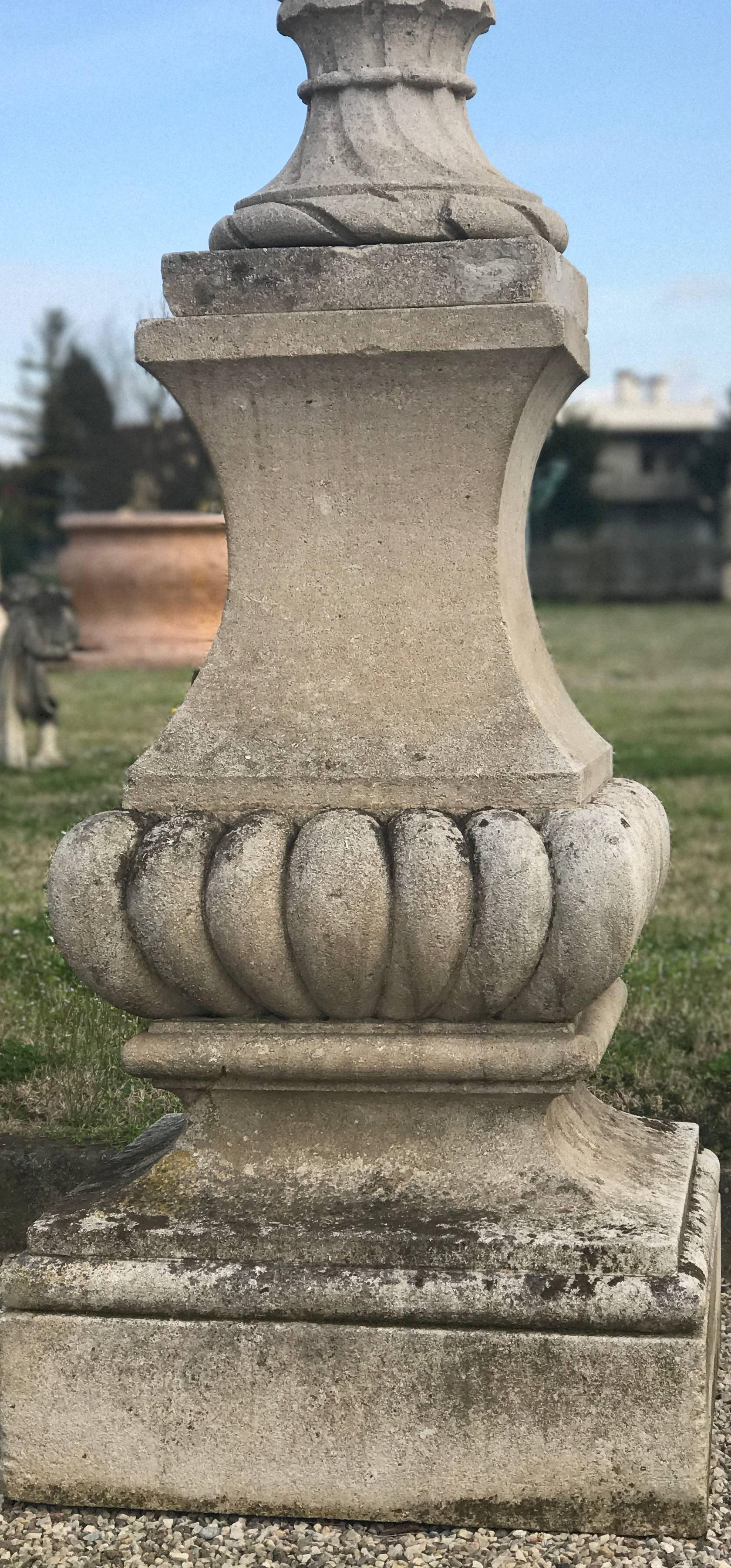 Fine Pair of Italian Carved Stone Lidded Urn Finials on Bases In Good Condition For Sale In Rome, IT