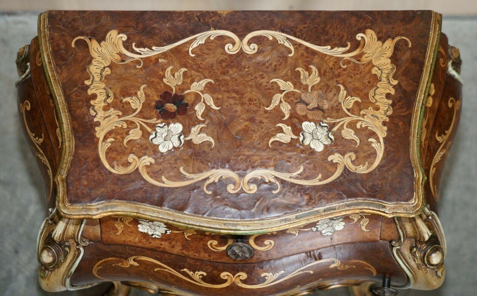 Fine Pair of Italian Marquetry Inlaid Burr Walnut Bedside Bombe Chest of Drawers For Sale 6