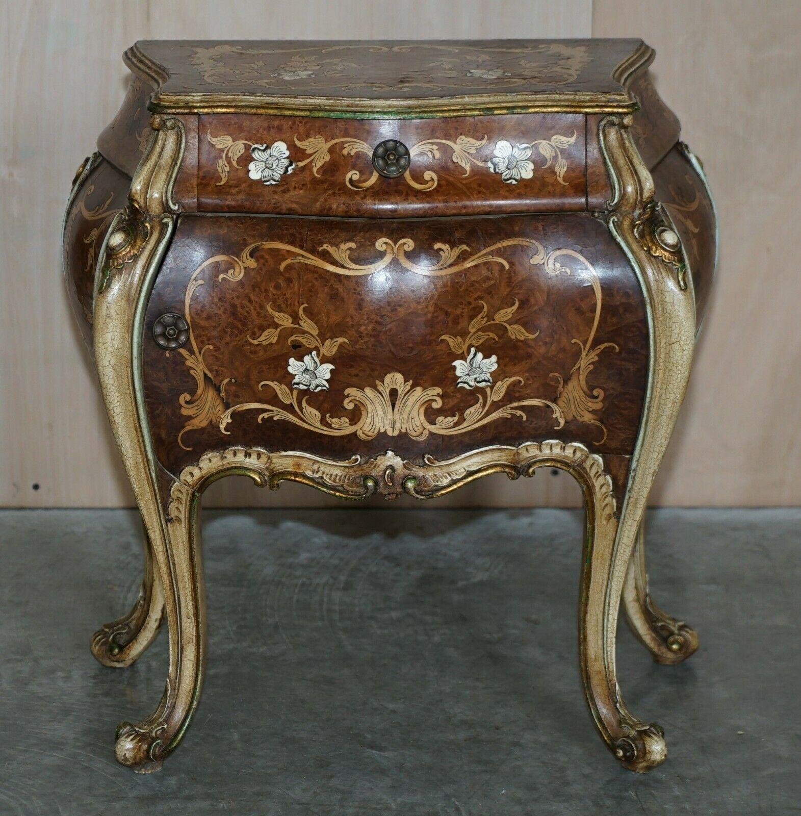 Art Deco Fine Pair of Italian Marquetry Inlaid Burr Walnut Bedside Bombe Chest of Drawers For Sale