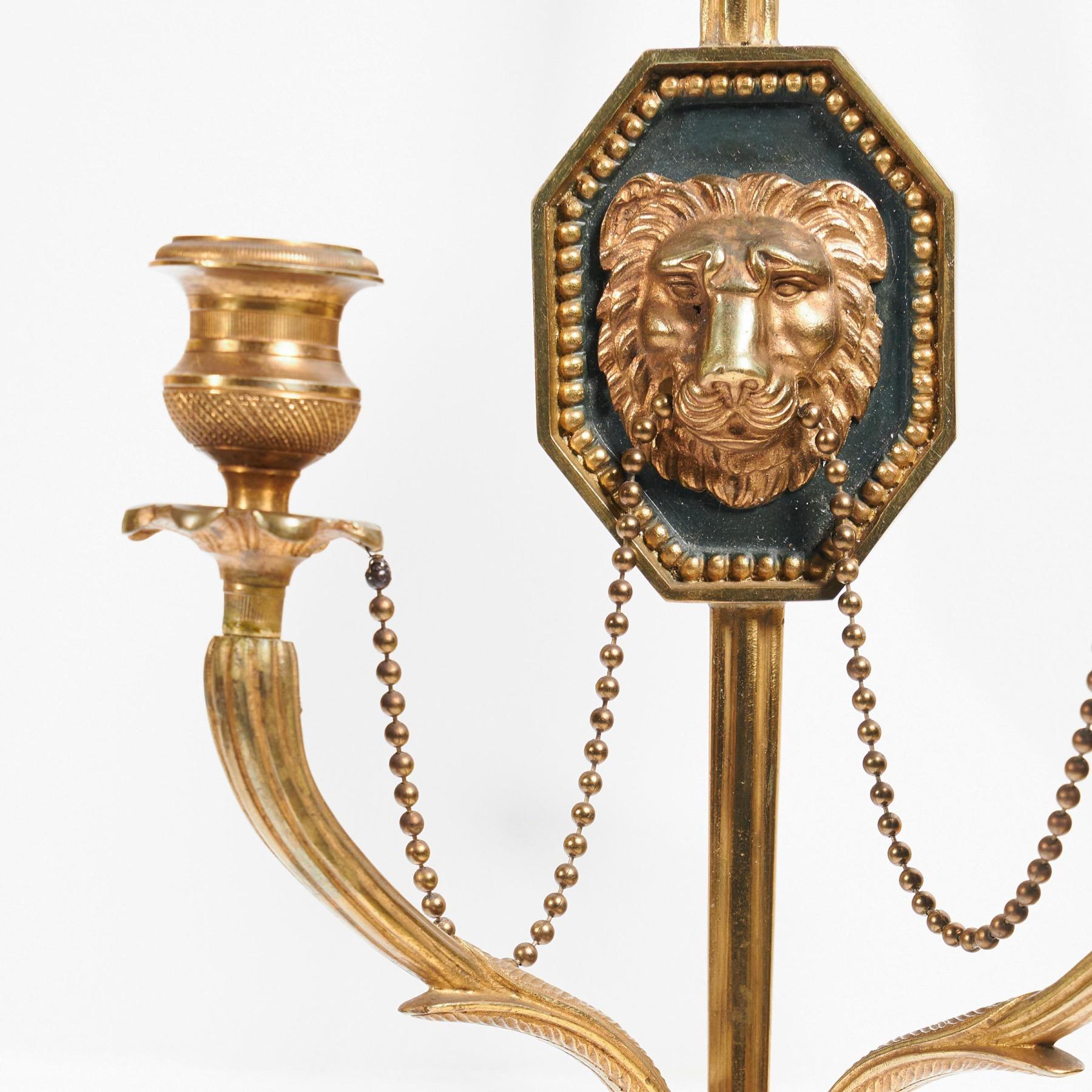 Paire de lampes ou d'appliques italiennes en bronze doré de style Empire français en vente 1