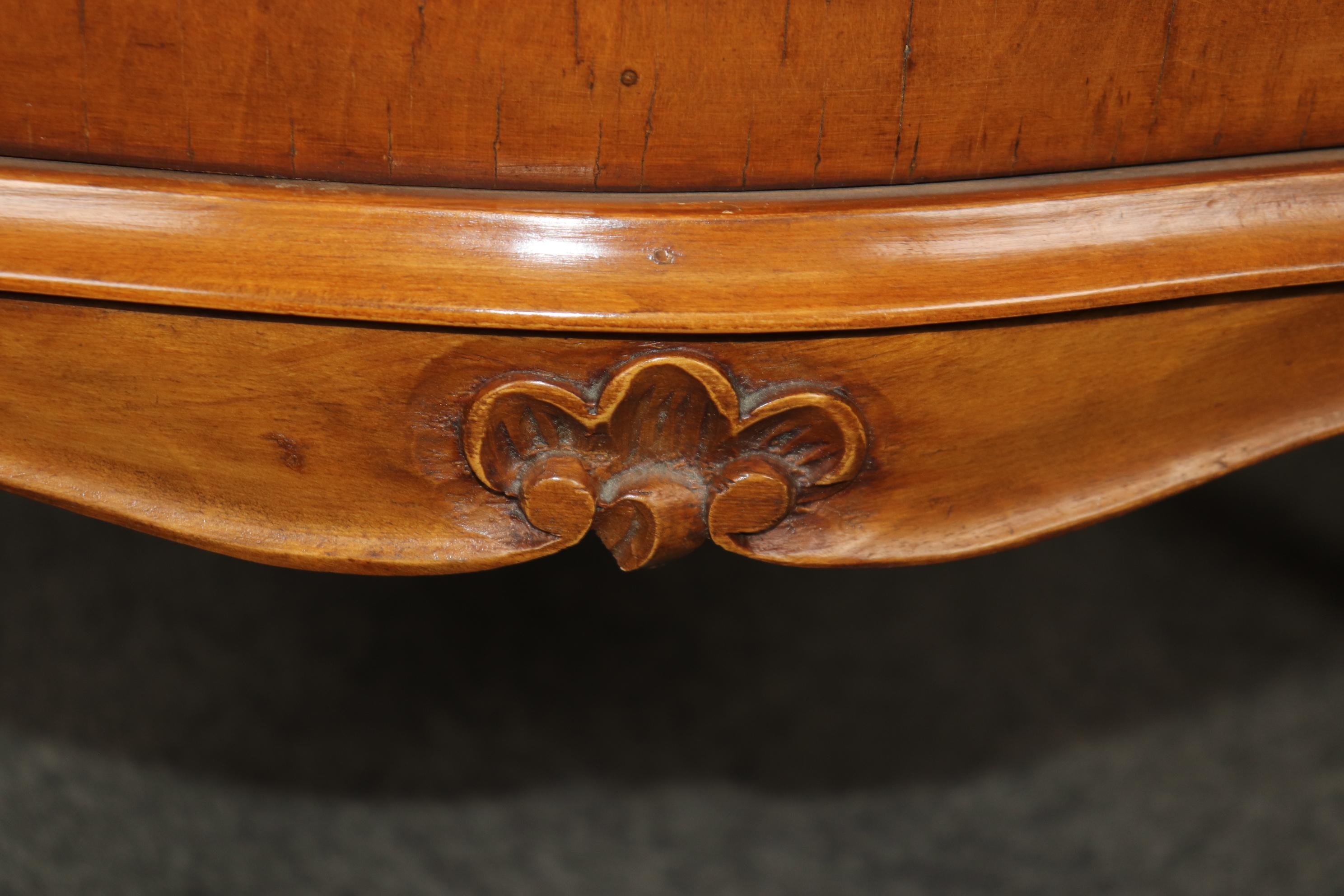 Fine Pair of Italian Venetian Olivewood Bombe Form Louis XV Style Nightstands 5