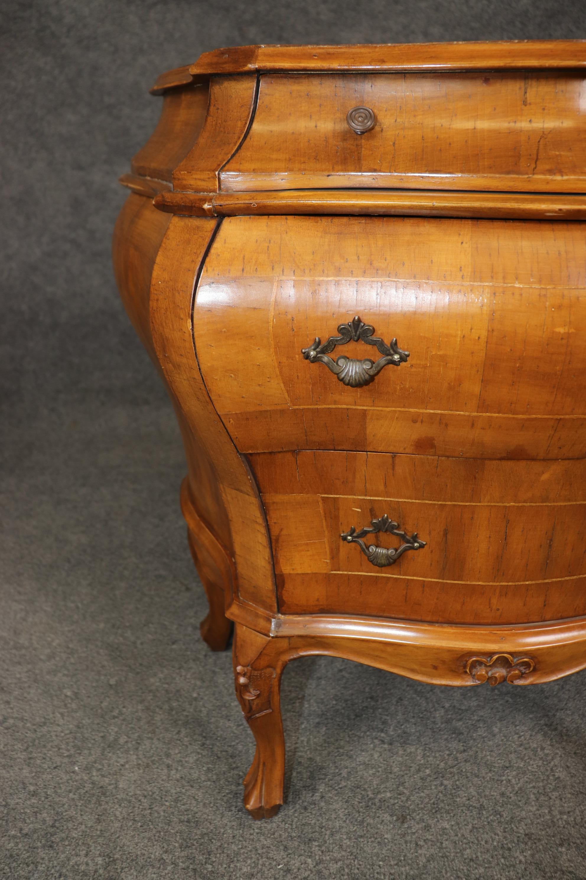 Fine Pair of Italian Venetian Olivewood Bombe Form Louis XV Style Nightstands 8